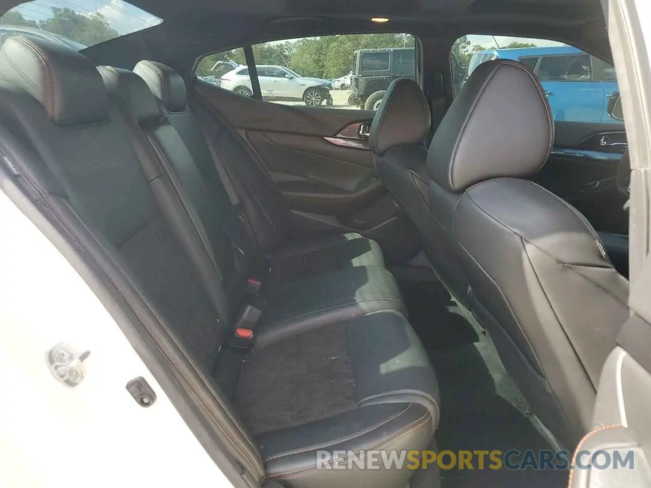 11 Photograph of a damaged car 1N4AA6AV5KC382774 NISSAN MAXIMA 2019