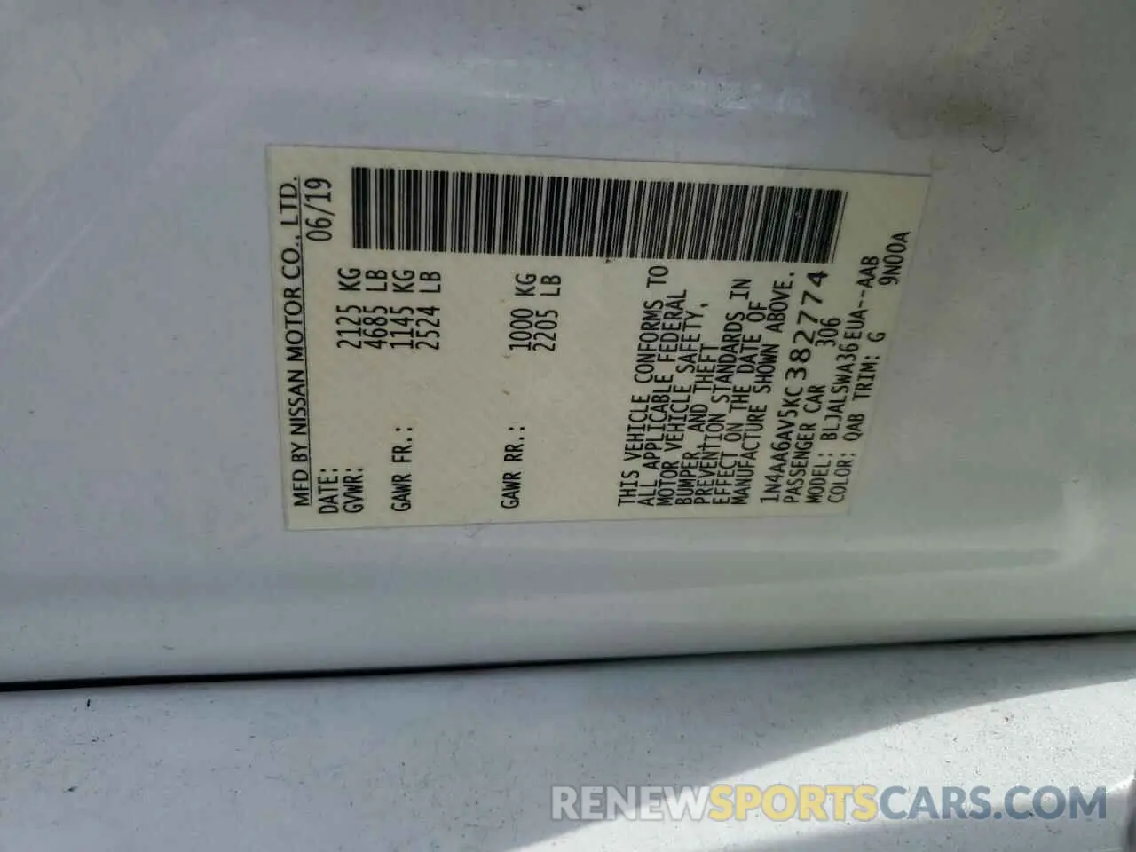13 Photograph of a damaged car 1N4AA6AV5KC382774 NISSAN MAXIMA 2019