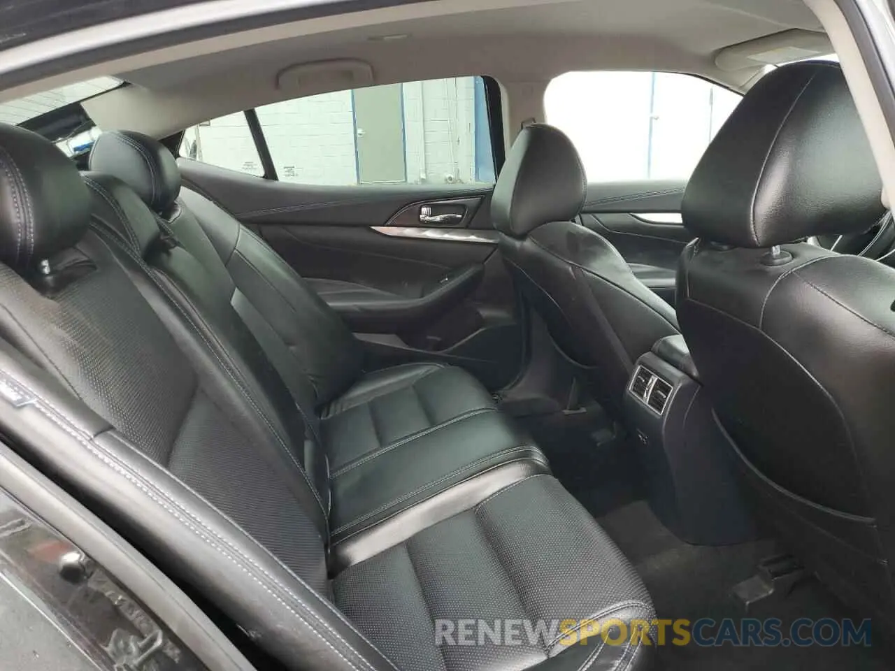 10 Photograph of a damaged car 1N4AA6AV5KC383584 NISSAN MAXIMA 2019