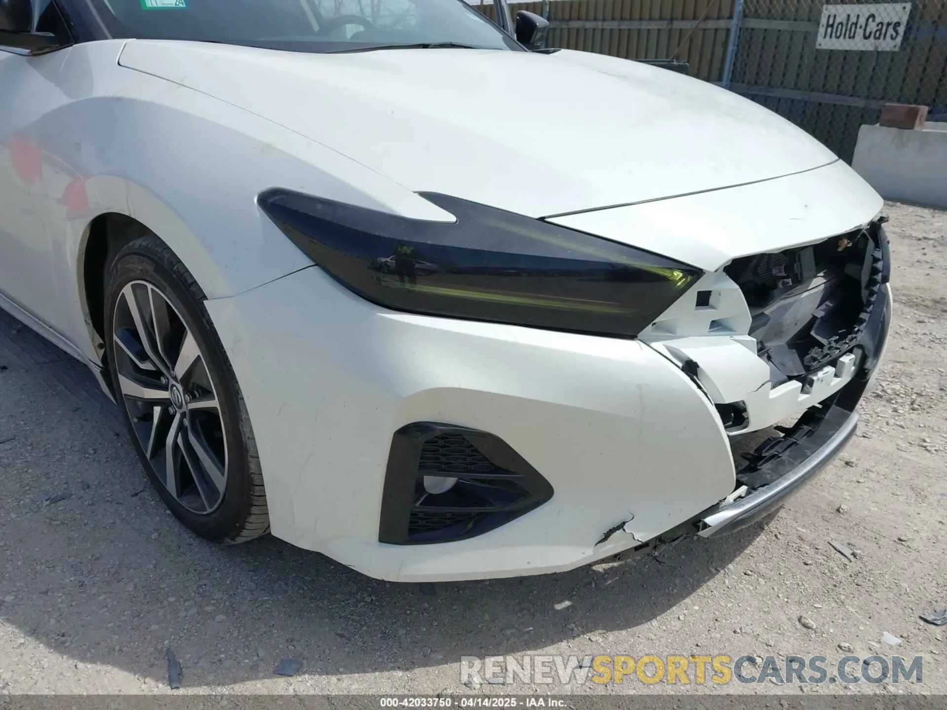 18 Photograph of a damaged car 1N4AA6AV5KC384217 NISSAN MAXIMA 2019