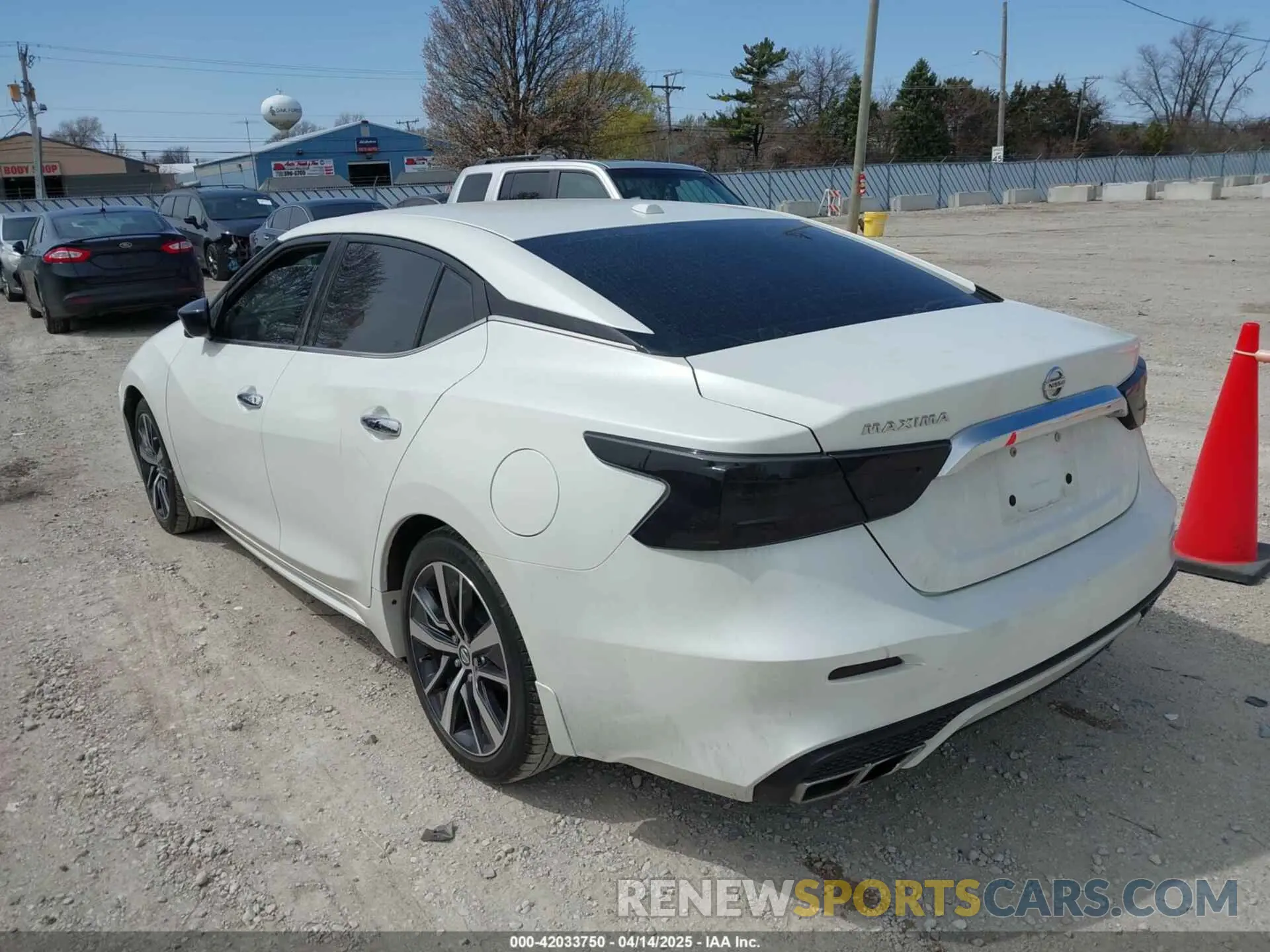 3 Photograph of a damaged car 1N4AA6AV5KC384217 NISSAN MAXIMA 2019