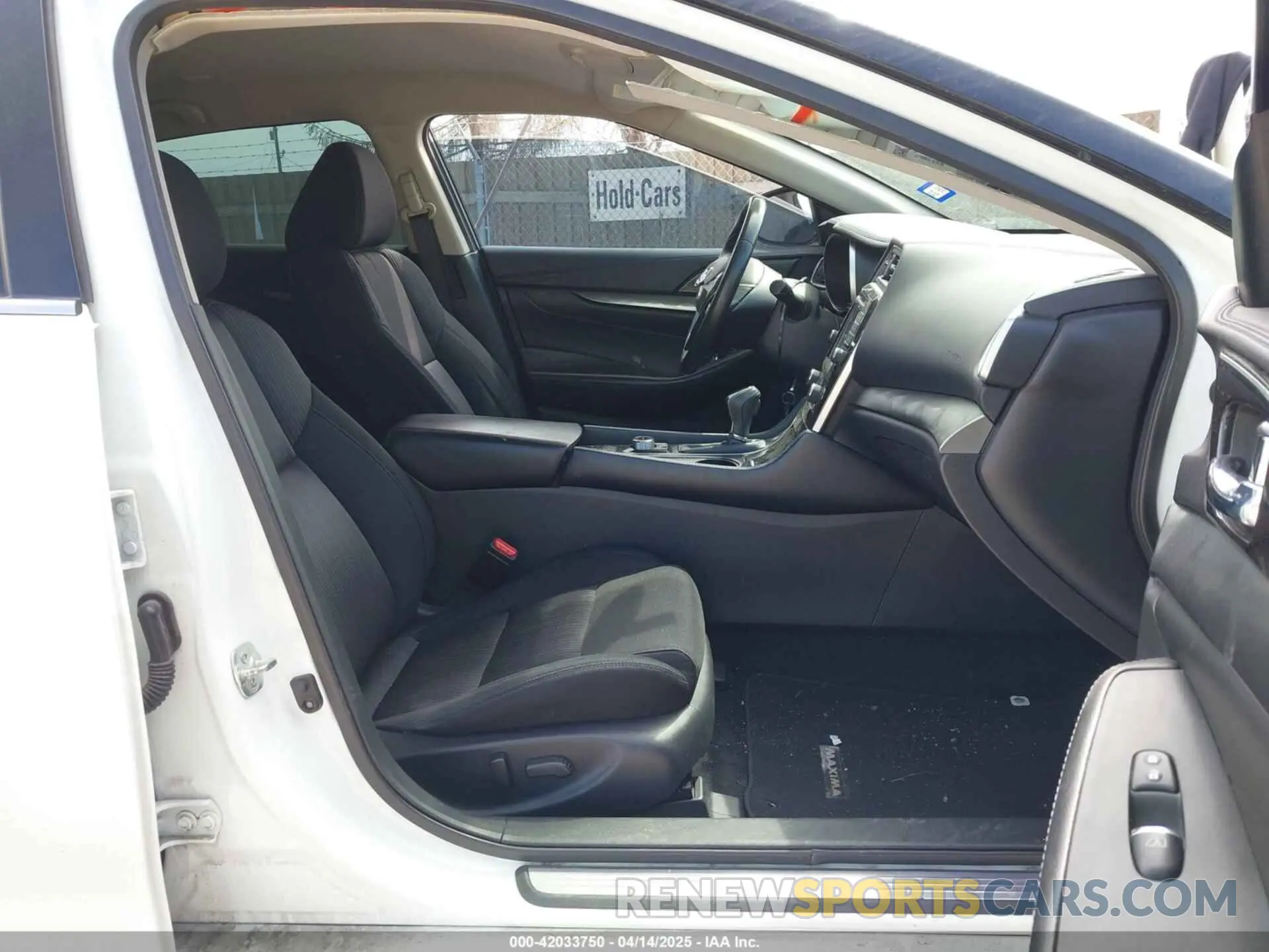 5 Photograph of a damaged car 1N4AA6AV5KC384217 NISSAN MAXIMA 2019