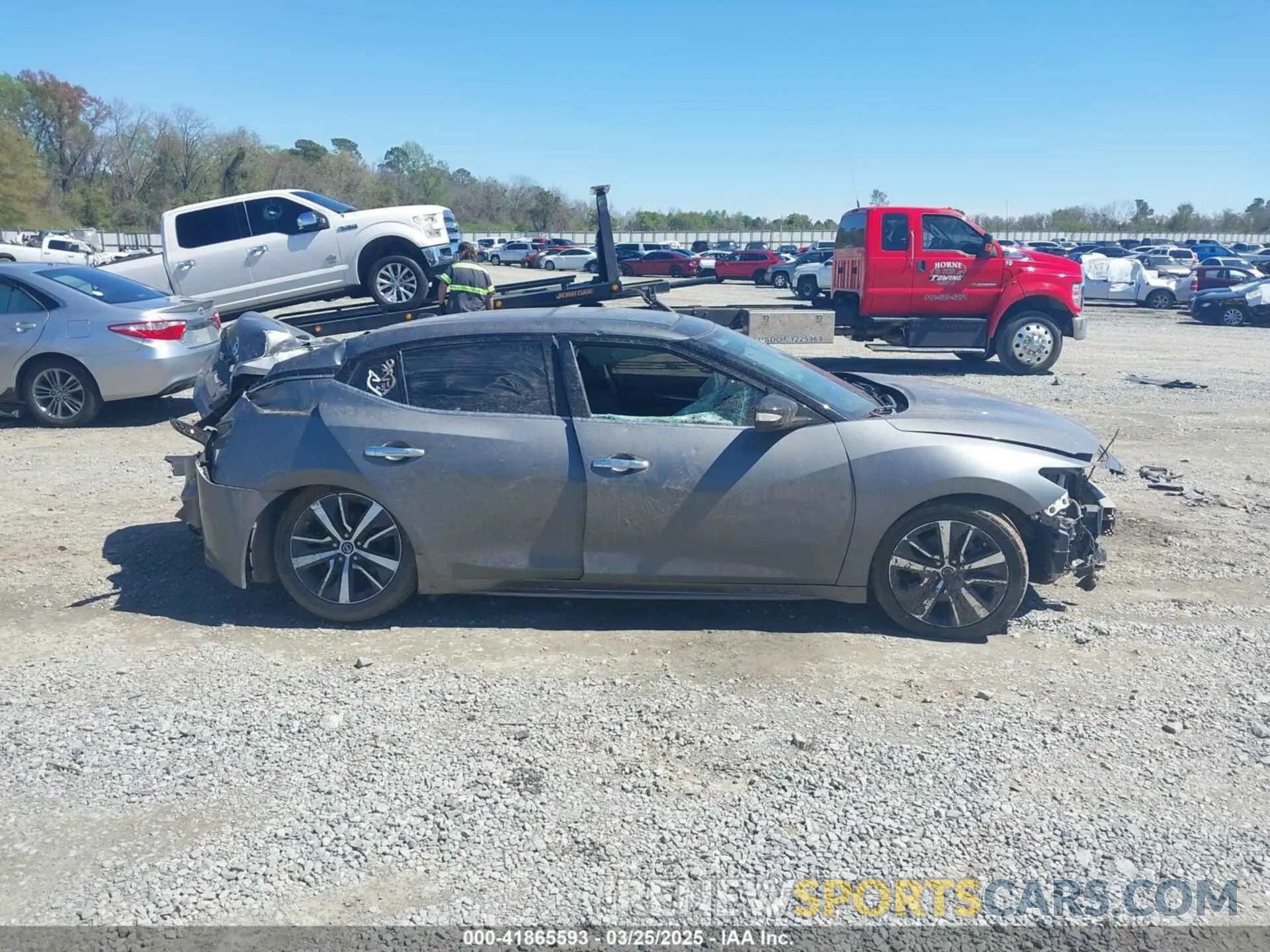 13 Photograph of a damaged car 1N4AA6AV6KC364994 NISSAN MAXIMA 2019