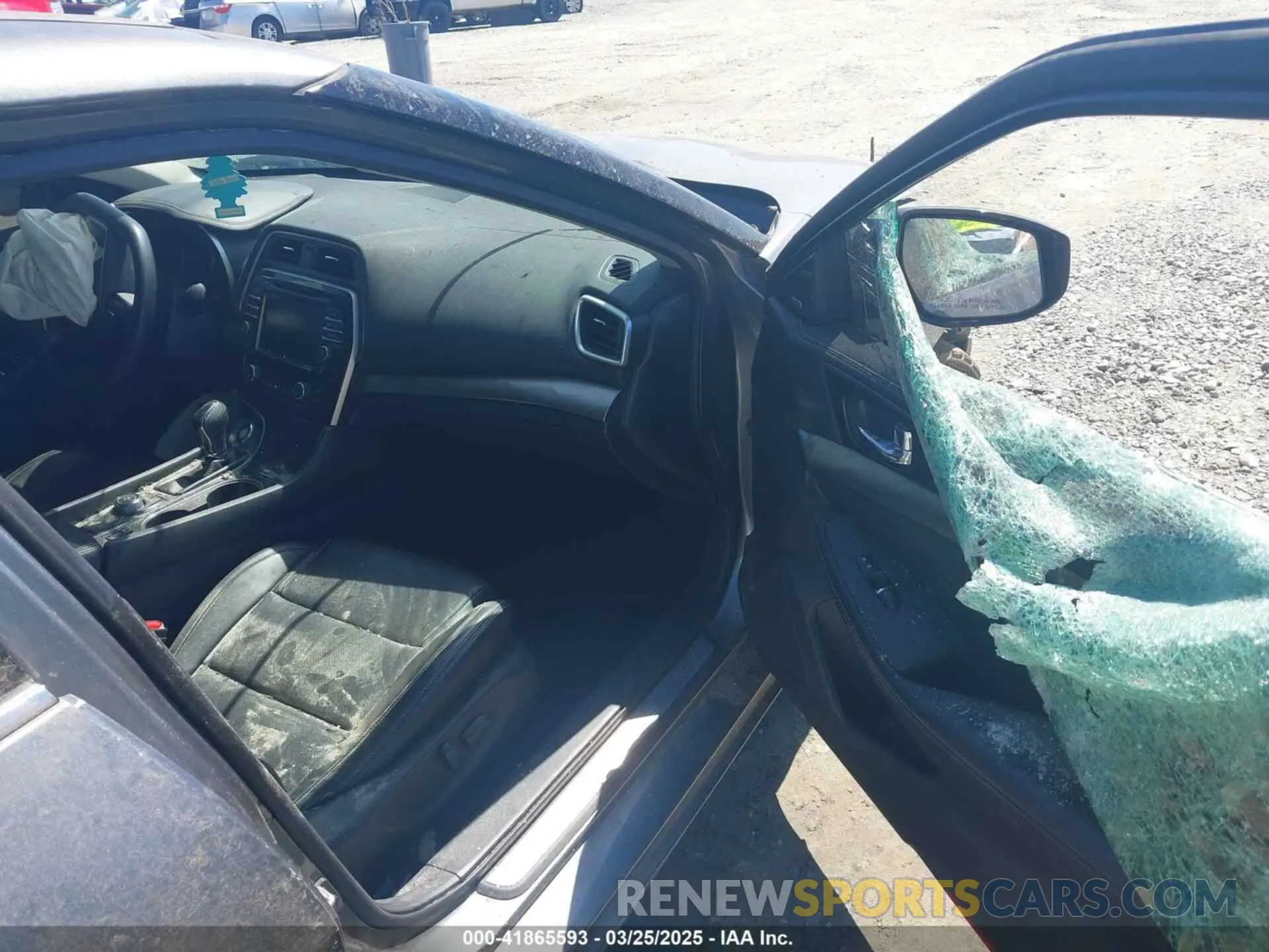 5 Photograph of a damaged car 1N4AA6AV6KC364994 NISSAN MAXIMA 2019