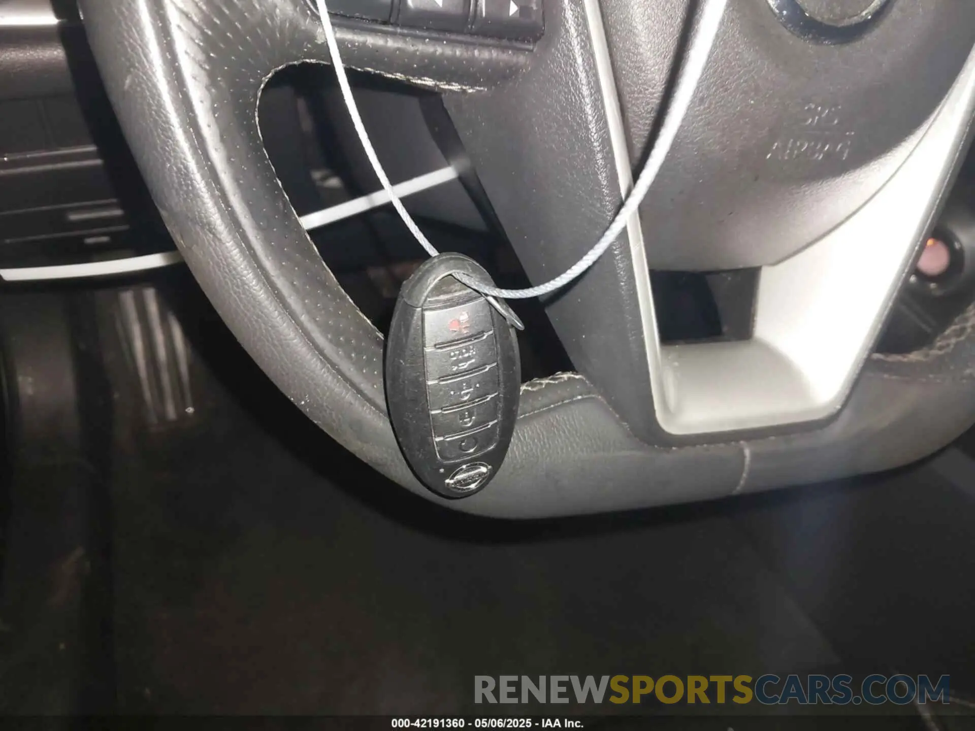 11 Photograph of a damaged car 1N4AA6AV6KC365031 NISSAN MAXIMA 2019