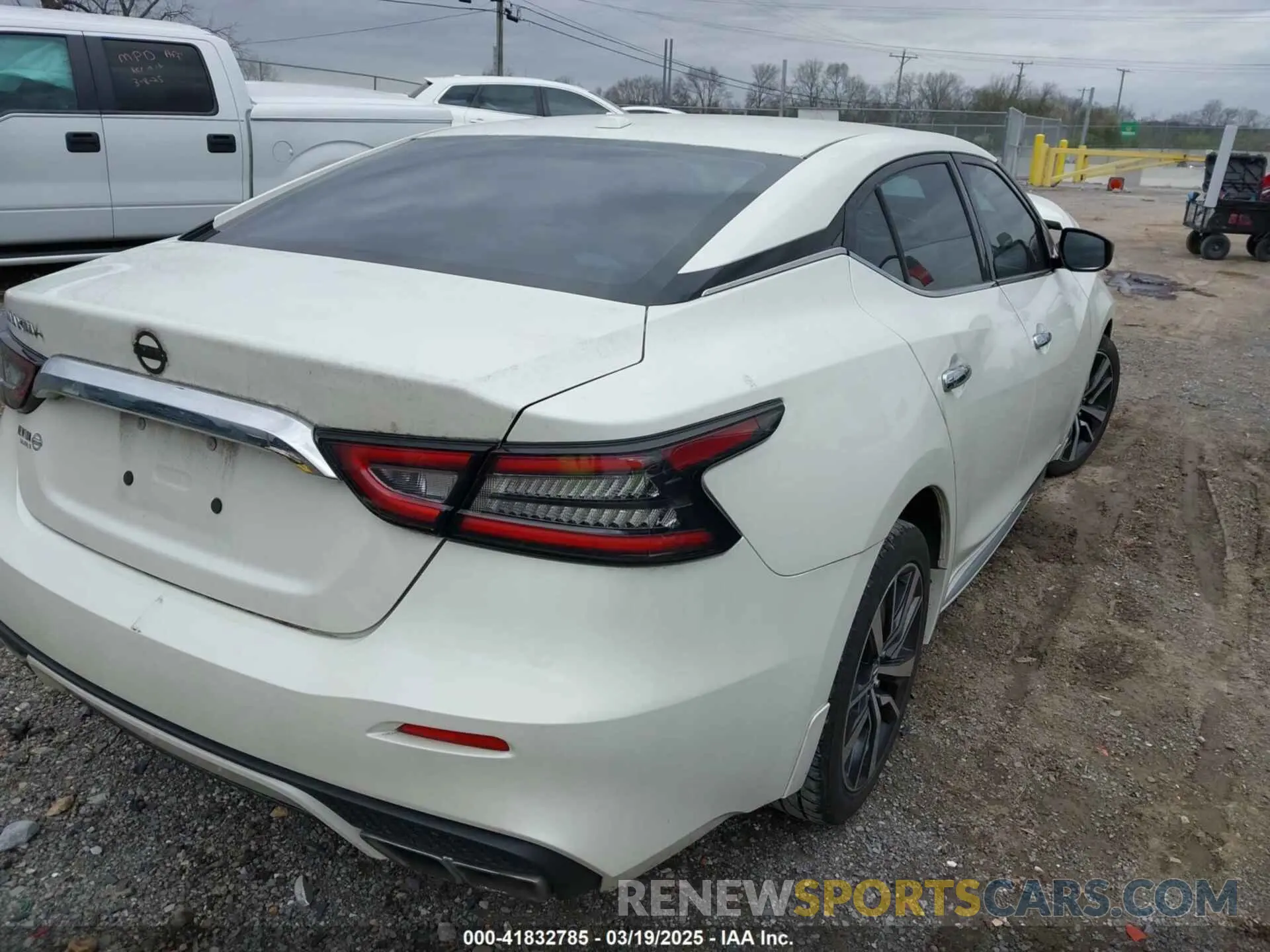 4 Photograph of a damaged car 1N4AA6AV6KC370178 NISSAN MAXIMA 2019