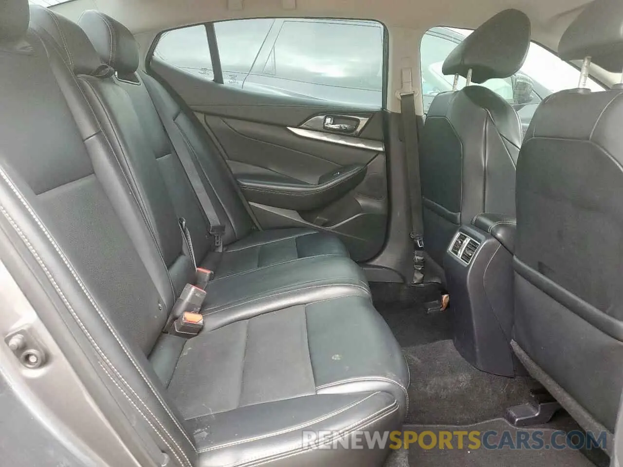 10 Photograph of a damaged car 1N4AA6AV6KC371590 NISSAN MAXIMA 2019