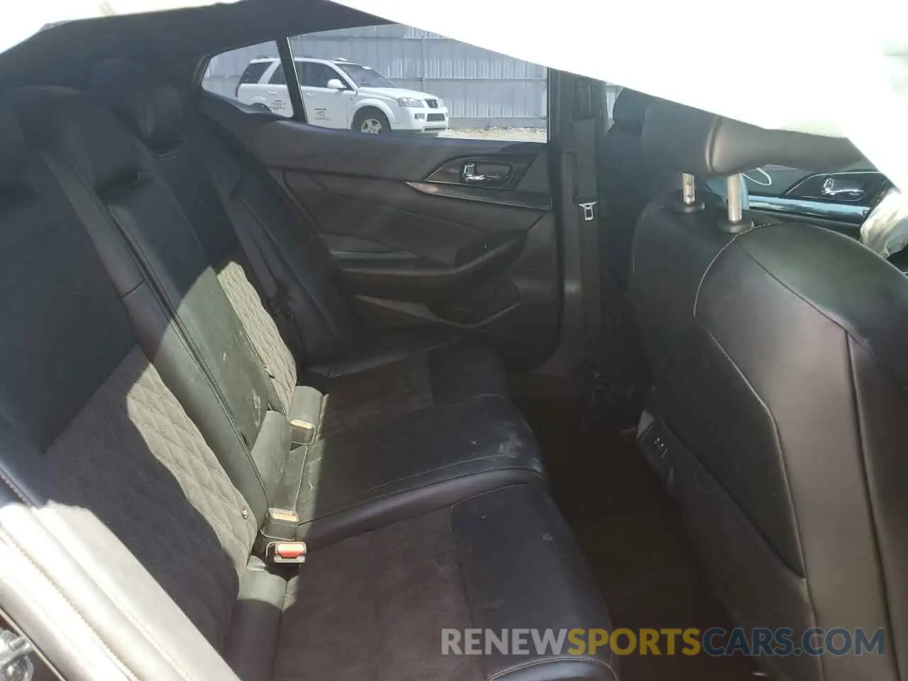 11 Photograph of a damaged car 1N4AA6AV6KC381908 NISSAN MAXIMA 2019