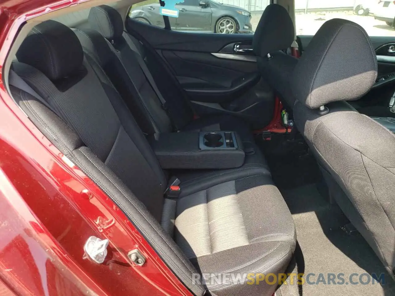 10 Photograph of a damaged car 1N4AA6AV6KC382590 NISSAN MAXIMA 2019