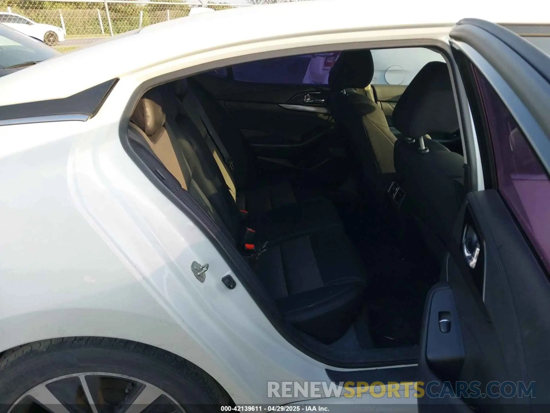 8 Photograph of a damaged car 1N4AA6AV7KC365653 NISSAN MAXIMA 2019