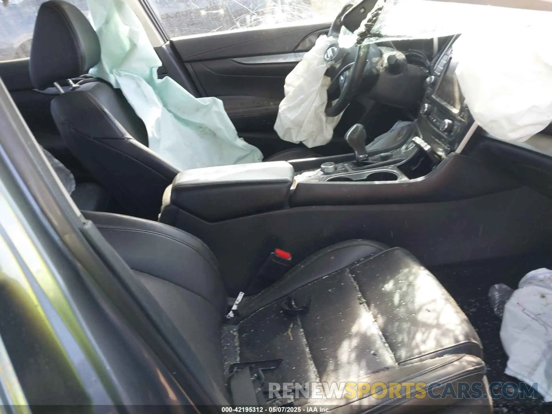 5 Photograph of a damaged car 1N4AA6AV7KC381254 NISSAN MAXIMA 2019