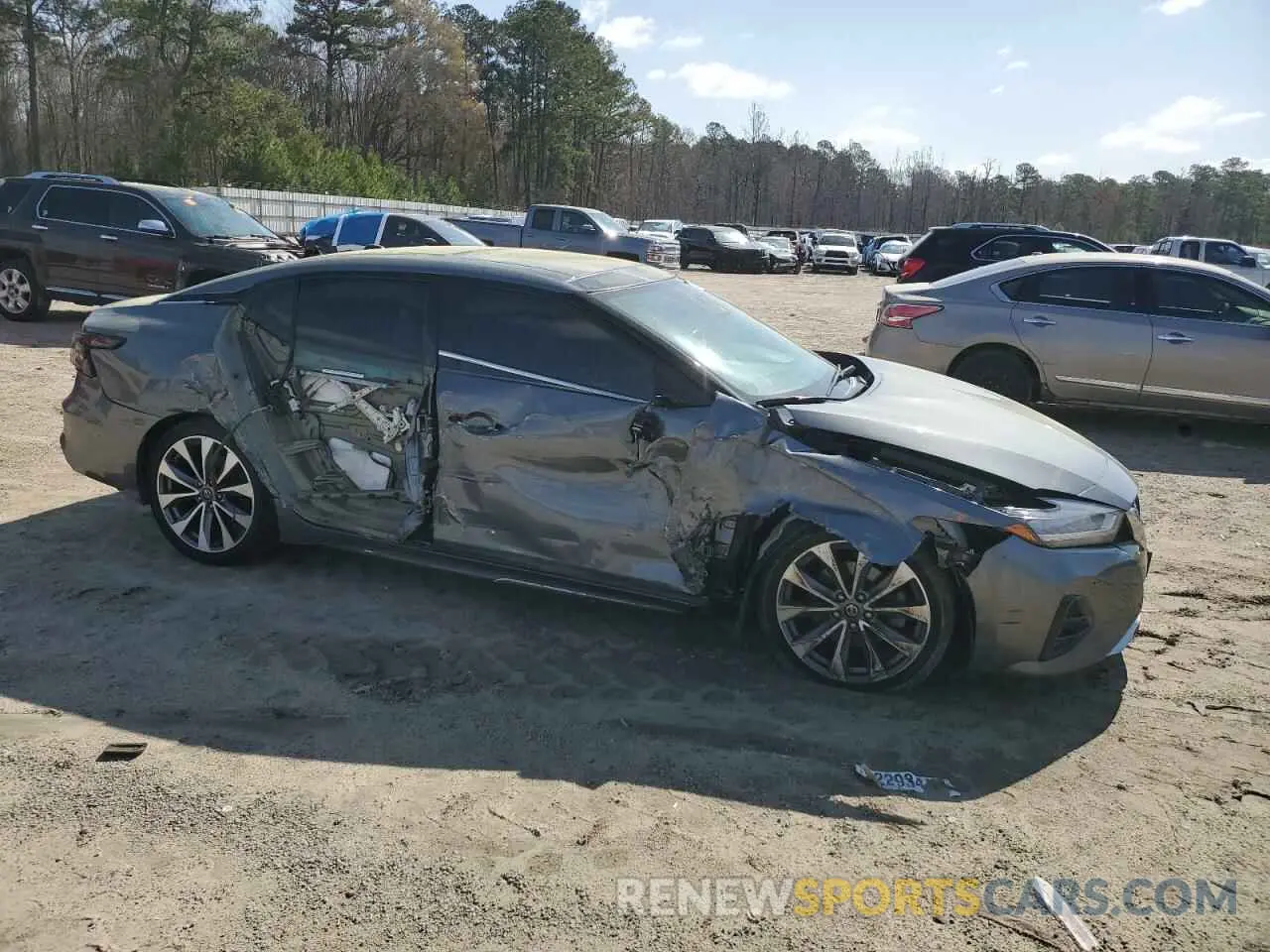 4 Photograph of a damaged car 1N4AA6AV7KC381982 NISSAN MAXIMA 2019