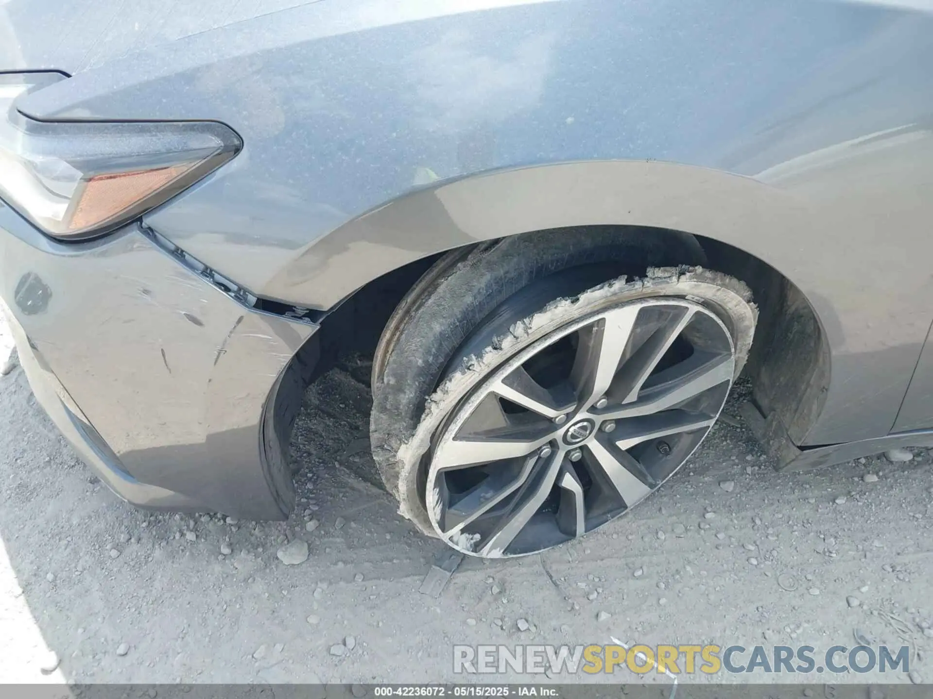 17 Photograph of a damaged car 1N4AA6AV8KC360509 NISSAN MAXIMA 2019