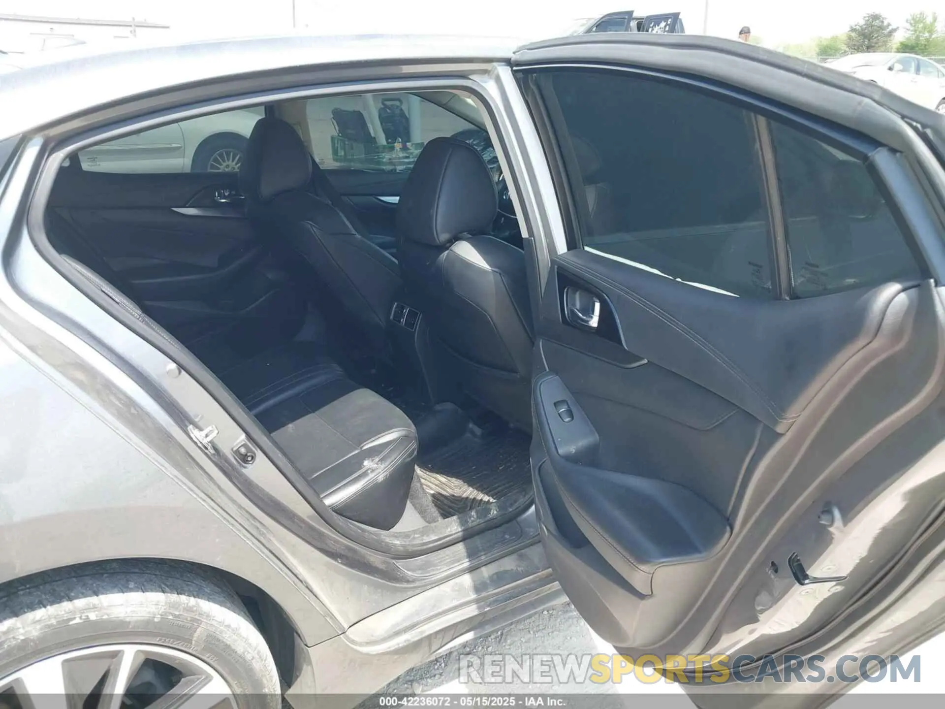 8 Photograph of a damaged car 1N4AA6AV8KC360509 NISSAN MAXIMA 2019