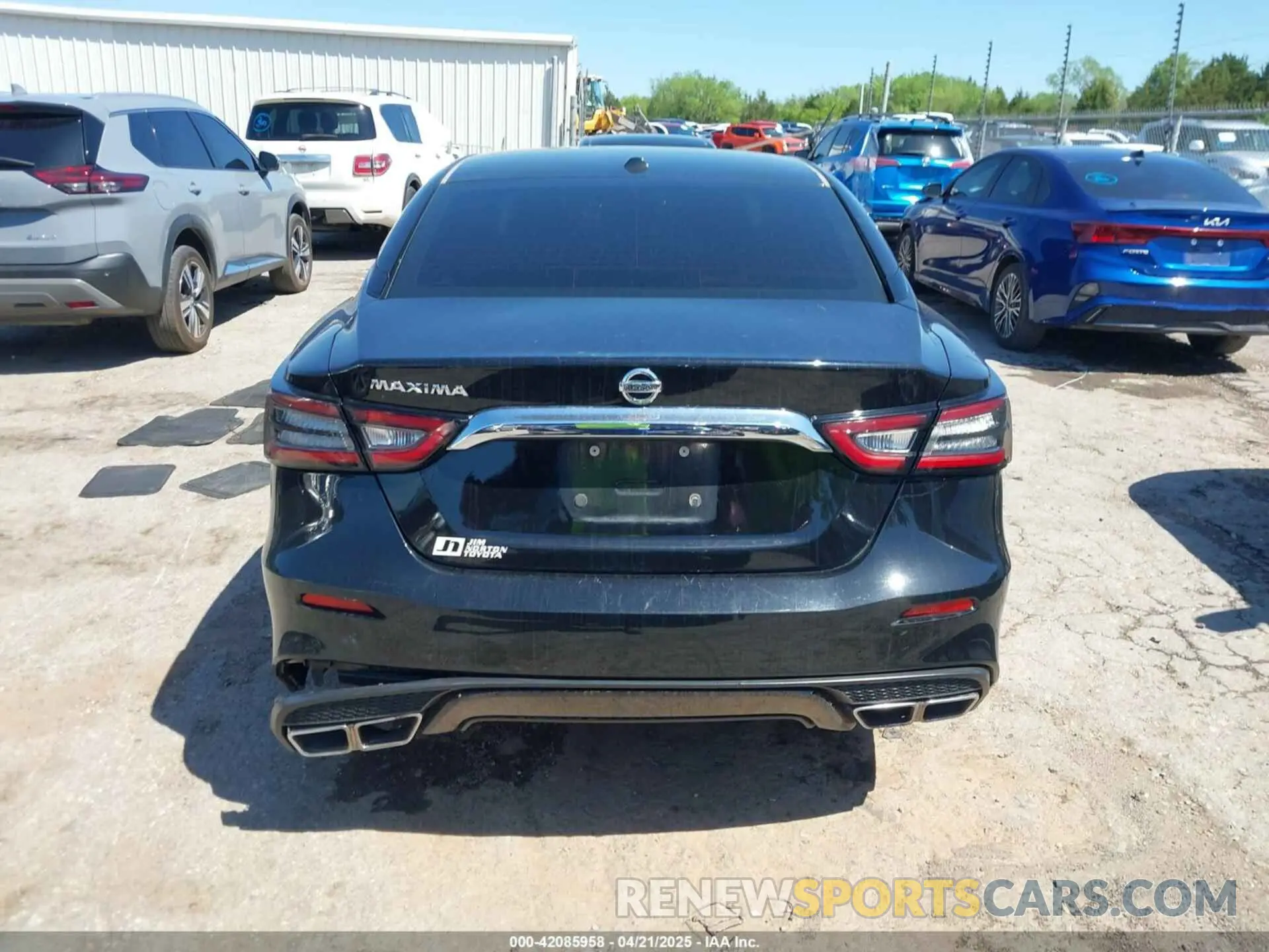 16 Photograph of a damaged car 1N4AA6AV8KC379464 NISSAN MAXIMA 2019