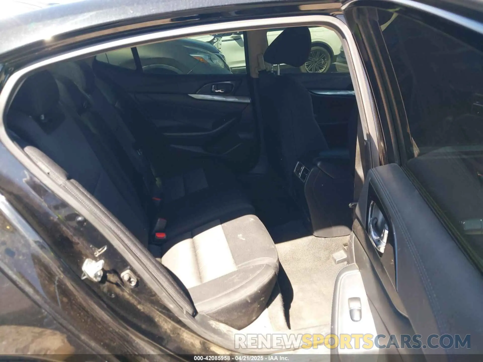 8 Photograph of a damaged car 1N4AA6AV8KC379464 NISSAN MAXIMA 2019