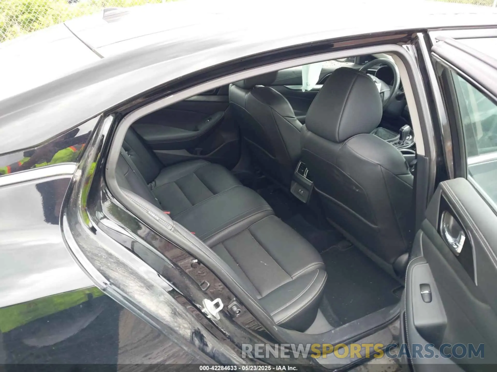 8 Photograph of a damaged car 1N4AA6AV9KC378078 NISSAN MAXIMA 2019