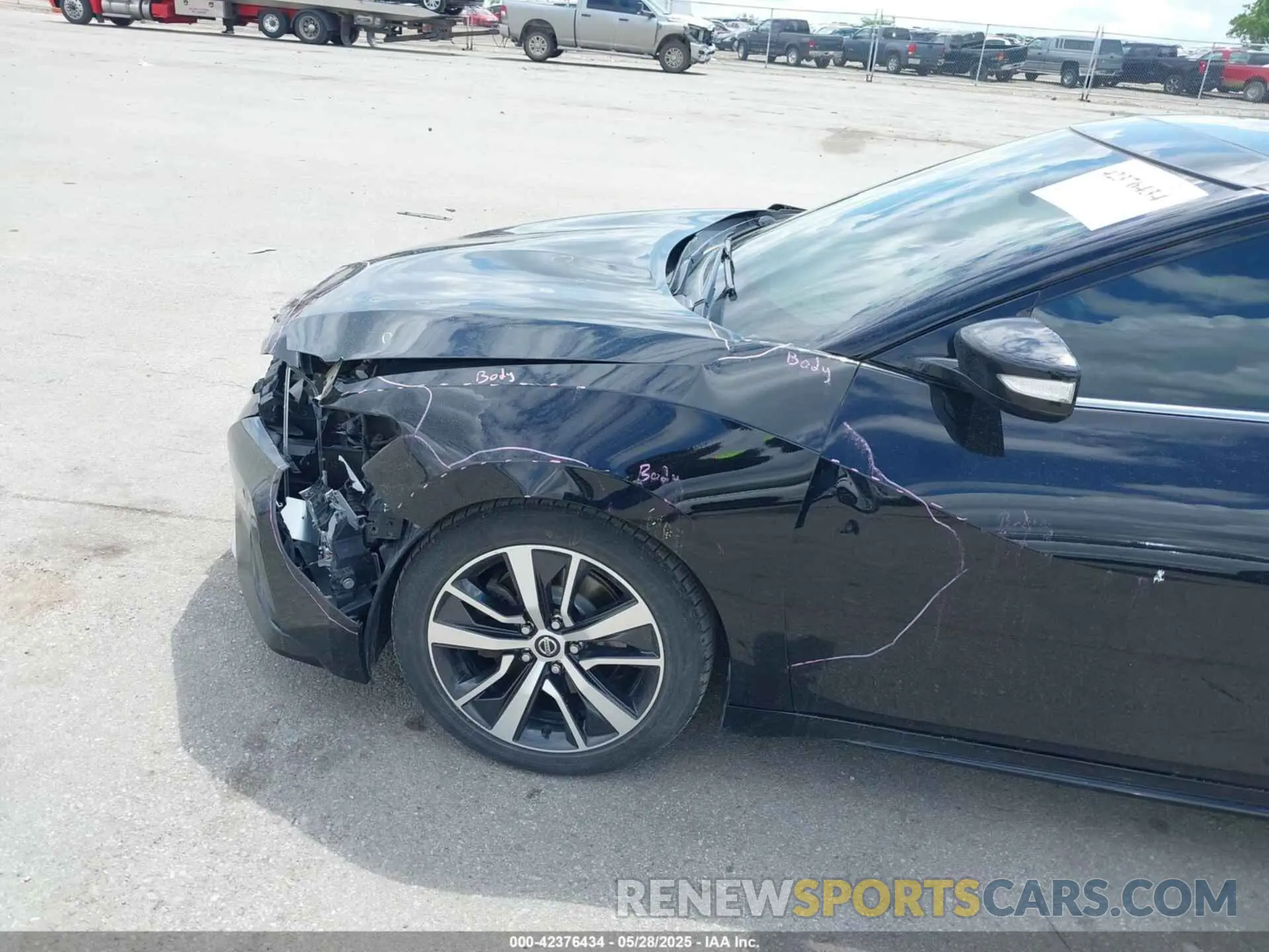 17 Photograph of a damaged car 1N4AA6AVXKC363881 NISSAN MAXIMA 2019