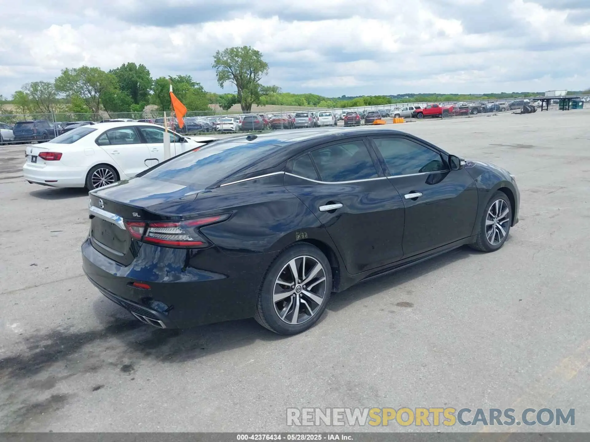 4 Photograph of a damaged car 1N4AA6AVXKC363881 NISSAN MAXIMA 2019