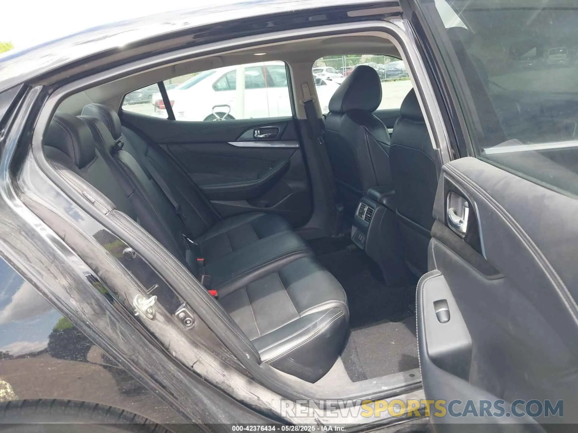 8 Photograph of a damaged car 1N4AA6AVXKC363881 NISSAN MAXIMA 2019