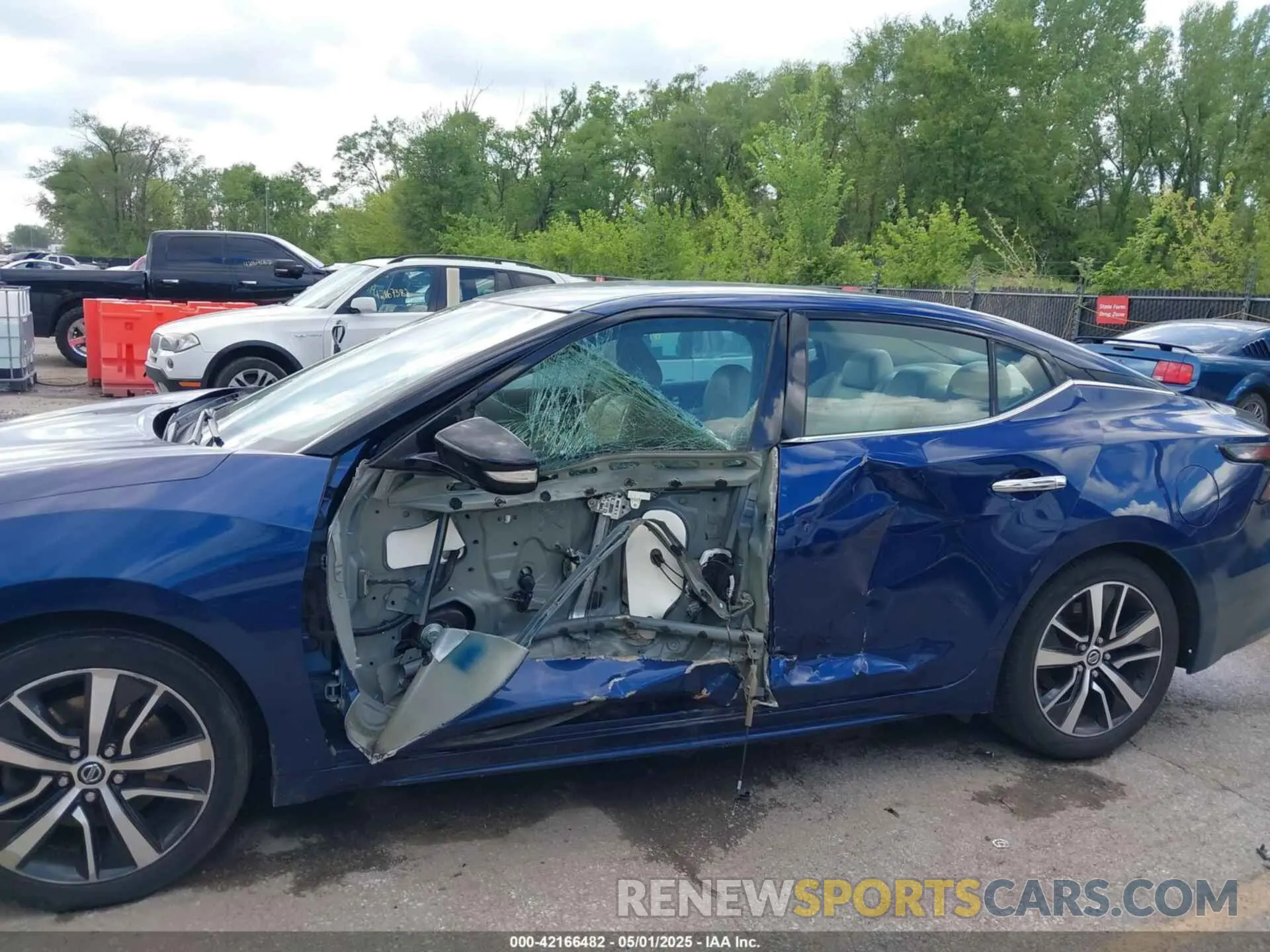 6 Photograph of a damaged car 1N4AA6CV0LC381465 NISSAN MAXIMA 2020