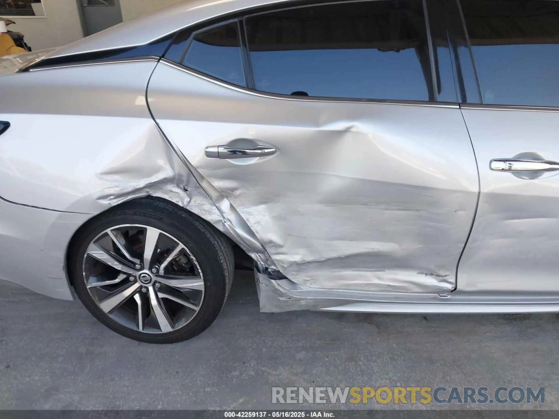 6 Photograph of a damaged car 1N4AA6CV1LC362326 NISSAN MAXIMA 2020