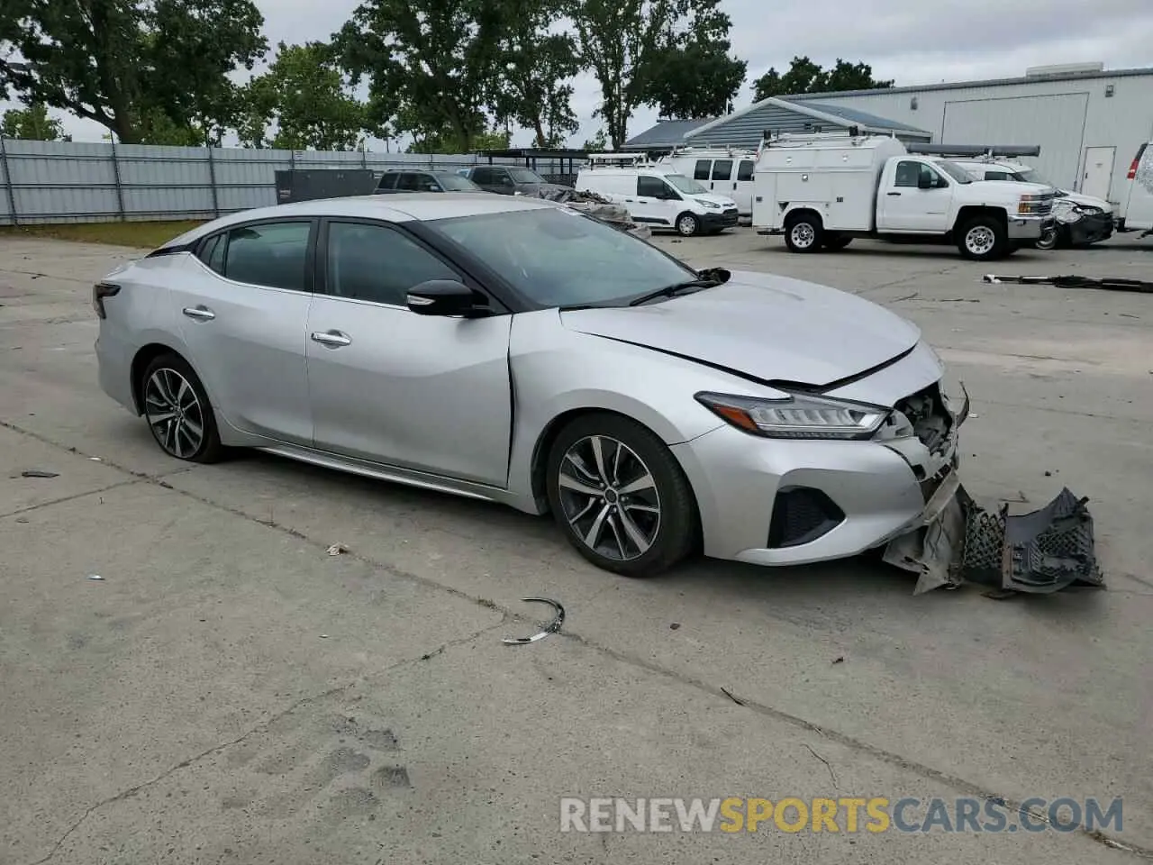 4 Photograph of a damaged car 1N4AA6CV1LC372970 NISSAN MAXIMA 2020