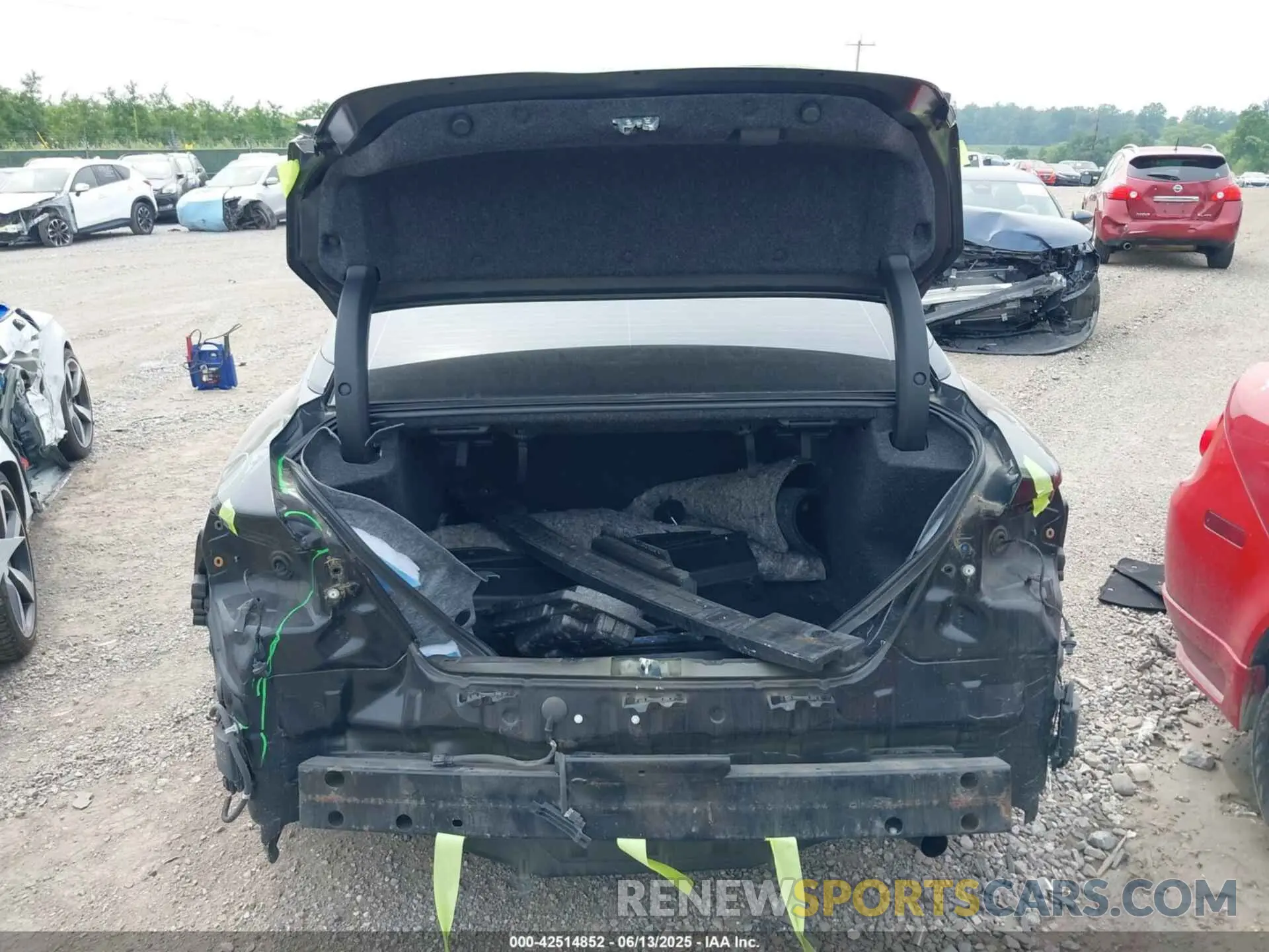 16 Photograph of a damaged car 1N4AA6CV3LC360108 NISSAN MAXIMA 2020