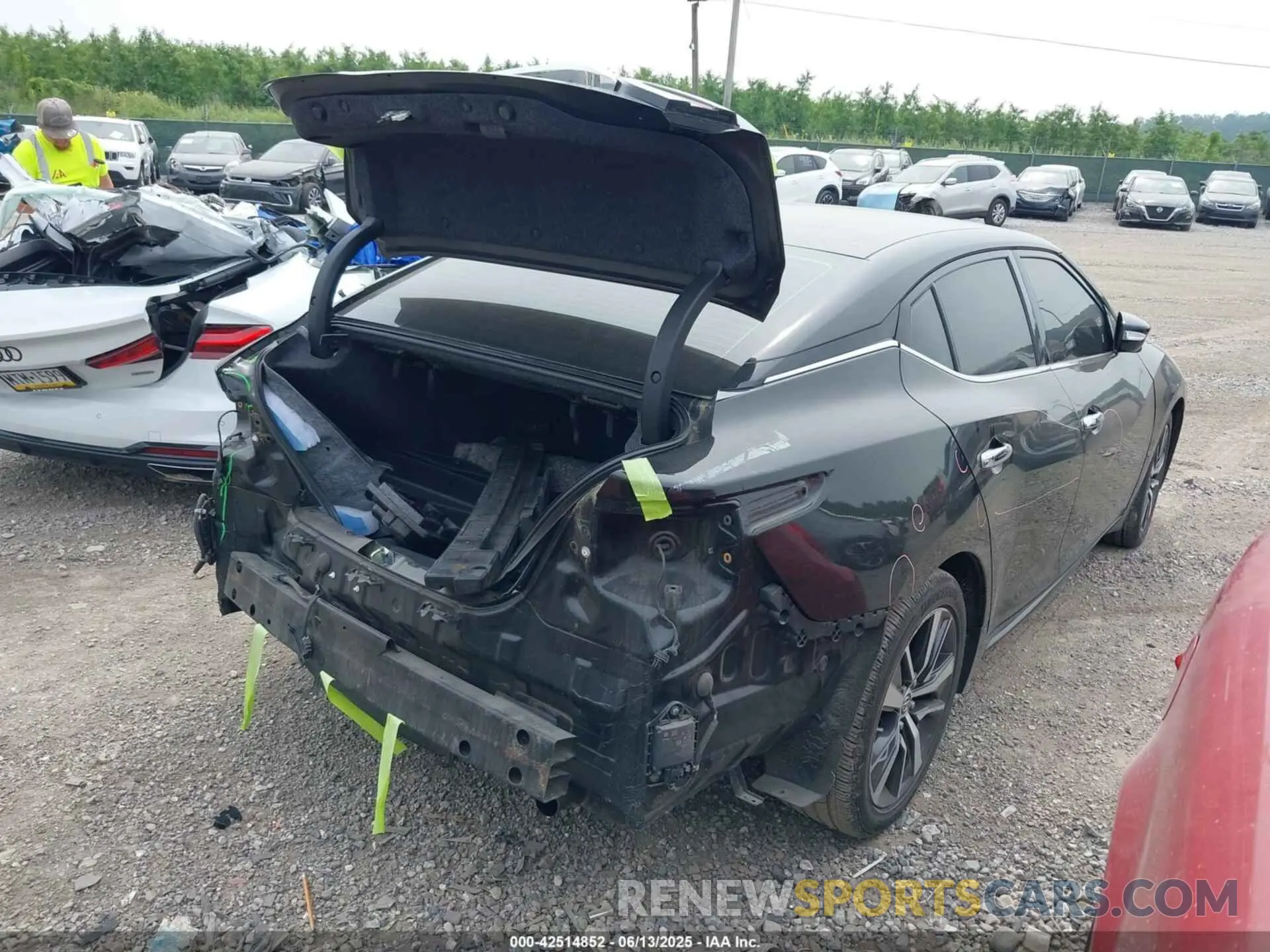 4 Photograph of a damaged car 1N4AA6CV3LC360108 NISSAN MAXIMA 2020