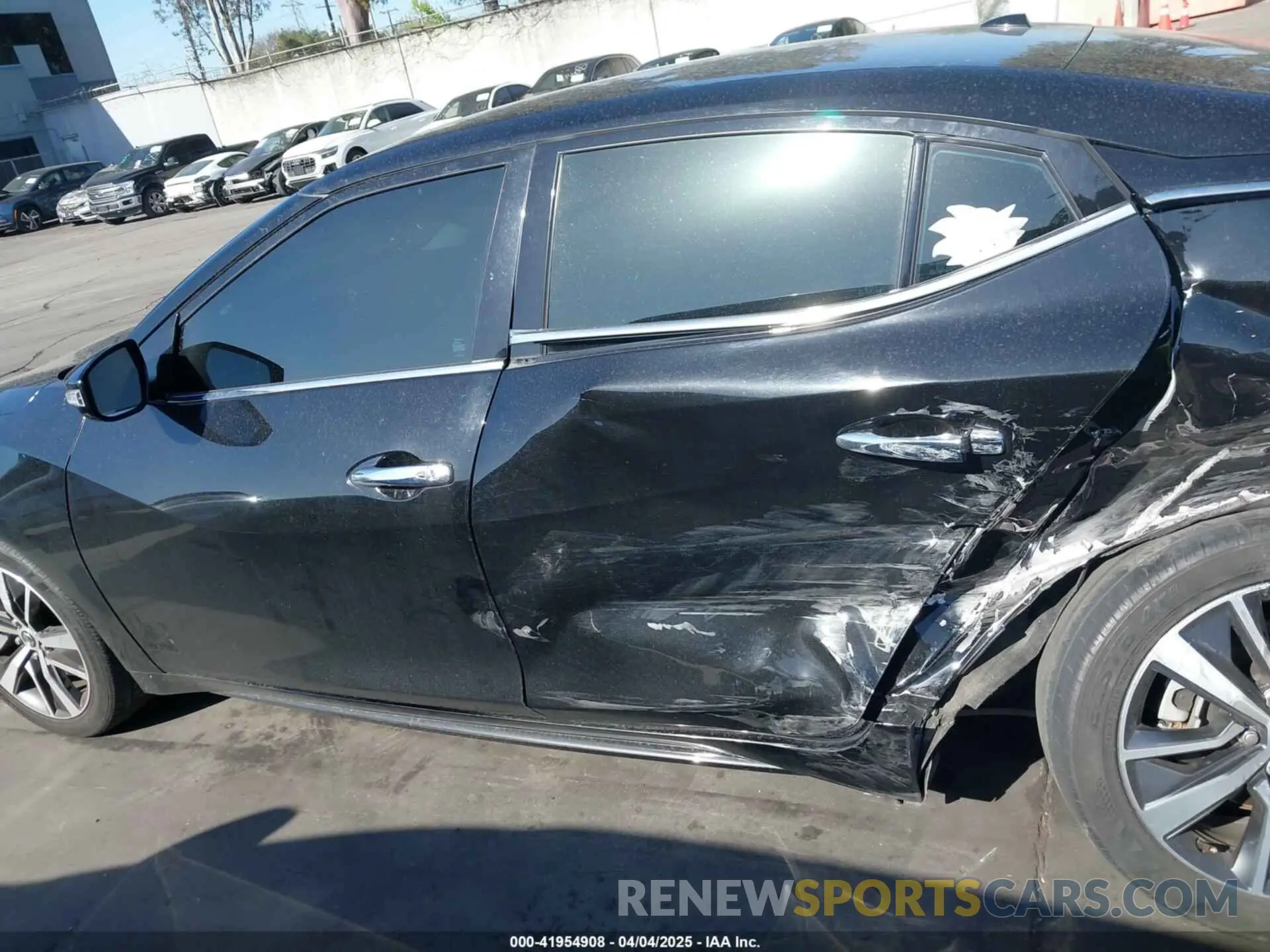 15 Photograph of a damaged car 1N4AA6CV3LC374574 NISSAN MAXIMA 2020
