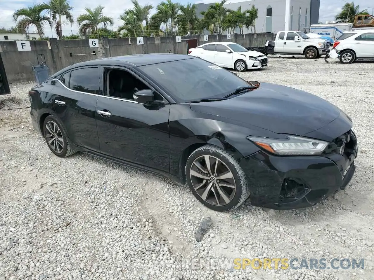 4 Photograph of a damaged car 1N4AA6CV5LC369263 NISSAN MAXIMA 2020