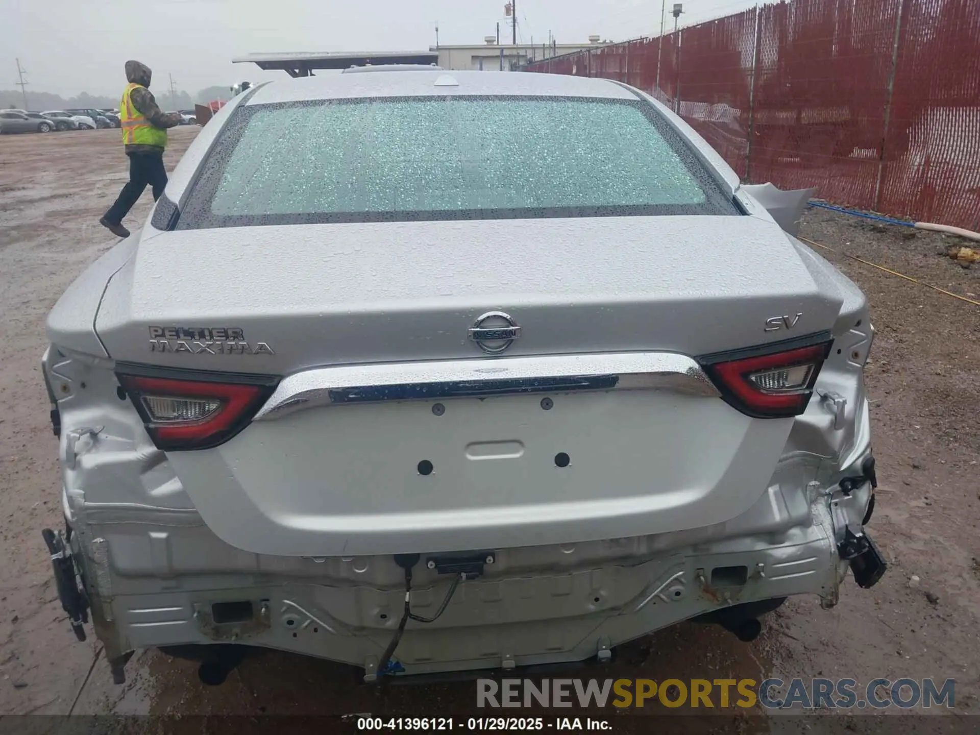 6 Photograph of a damaged car 1N4AA6CV5LC384863 NISSAN MAXIMA 2020