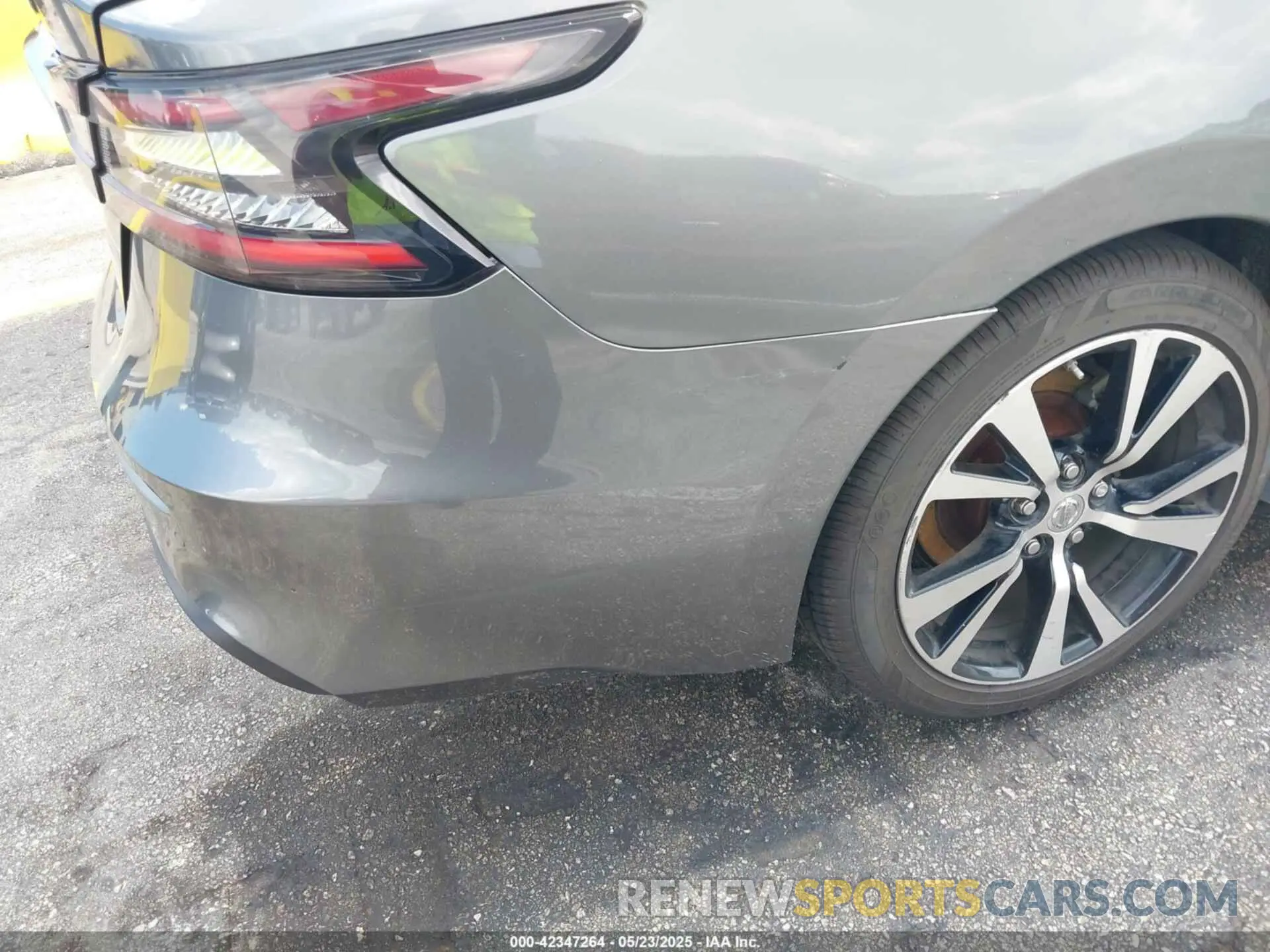 17 Photograph of a damaged car 1N4AA6CV6LC373659 NISSAN MAXIMA 2020