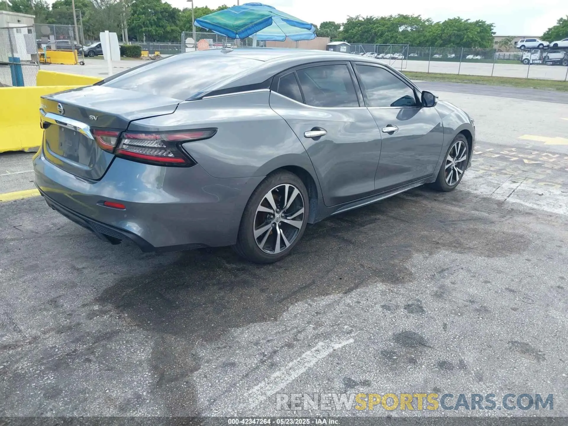 4 Photograph of a damaged car 1N4AA6CV6LC373659 NISSAN MAXIMA 2020