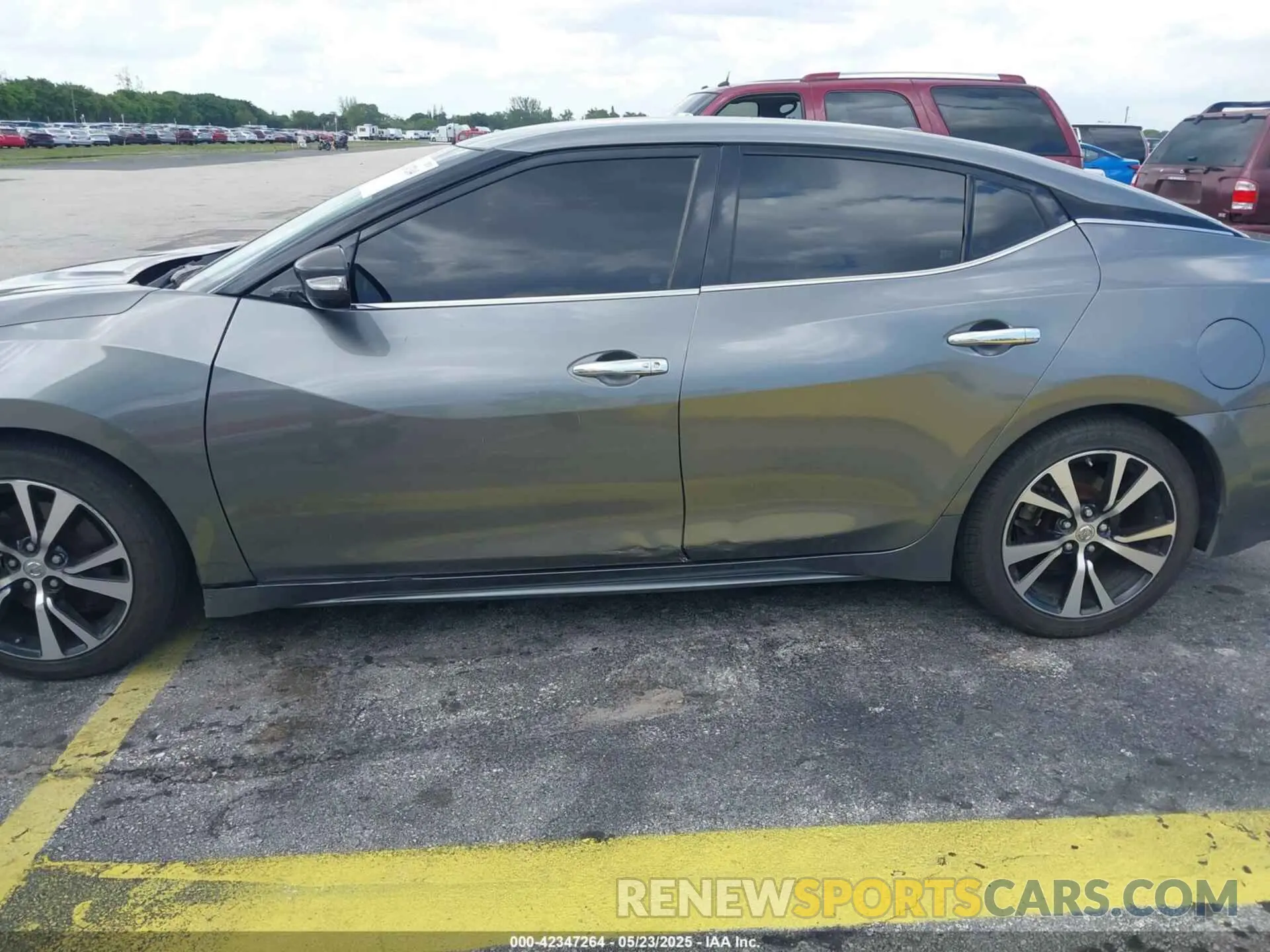 6 Photograph of a damaged car 1N4AA6CV6LC373659 NISSAN MAXIMA 2020