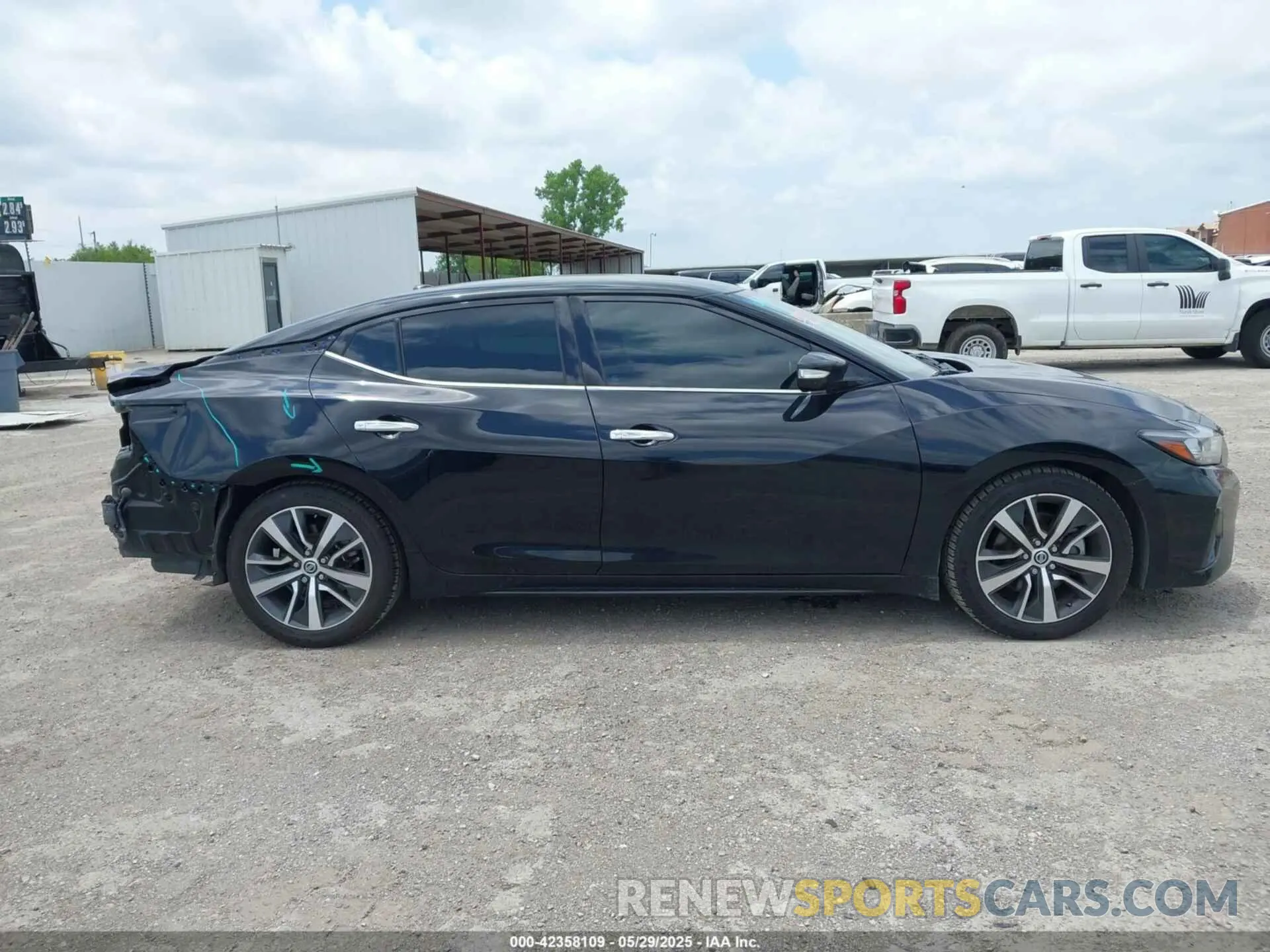 14 Photograph of a damaged car 1N4AA6CV6LC383589 NISSAN MAXIMA 2020