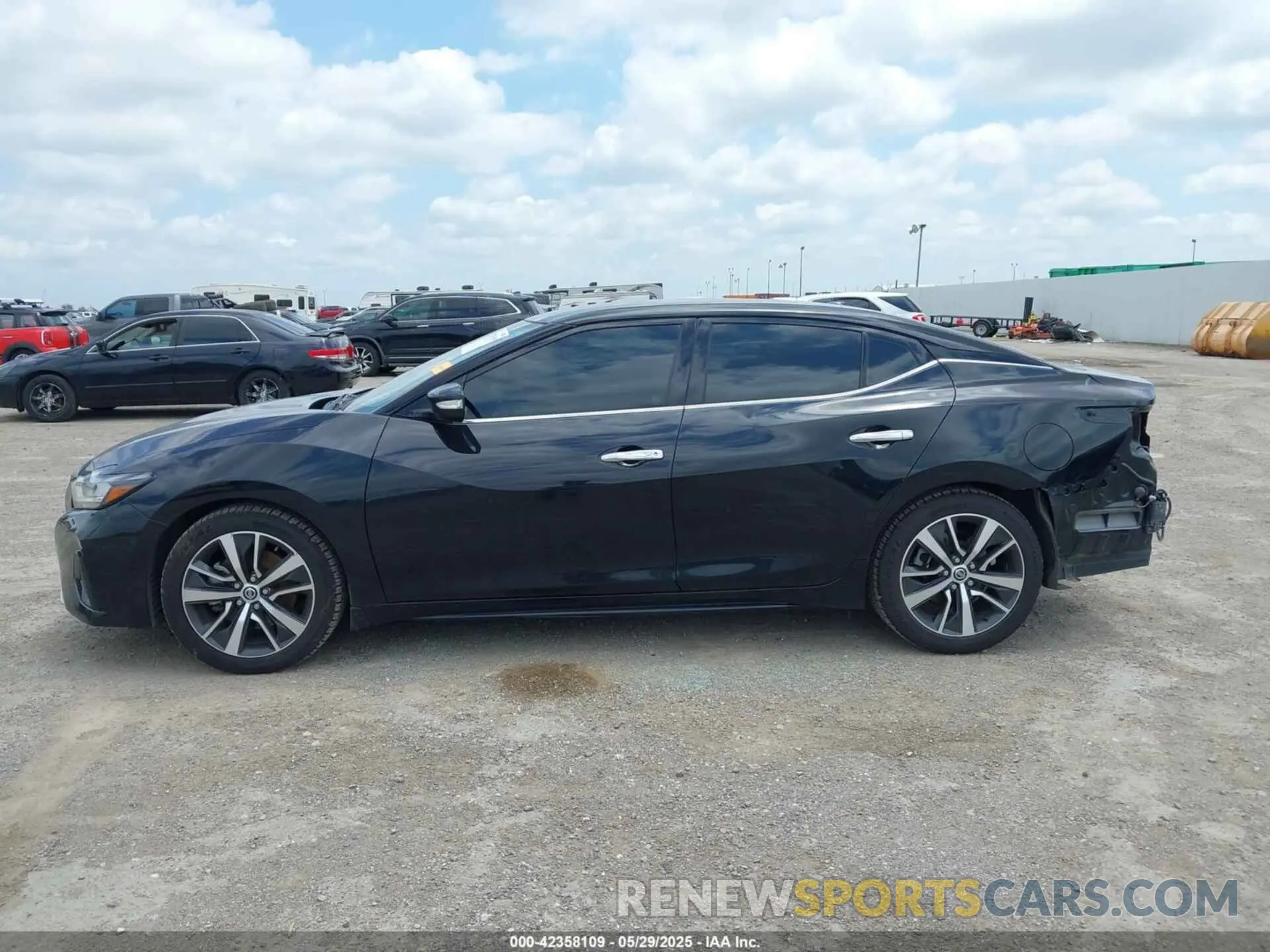 15 Photograph of a damaged car 1N4AA6CV6LC383589 NISSAN MAXIMA 2020