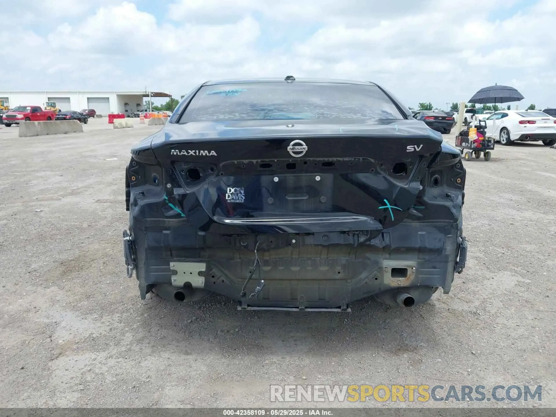 17 Photograph of a damaged car 1N4AA6CV6LC383589 NISSAN MAXIMA 2020