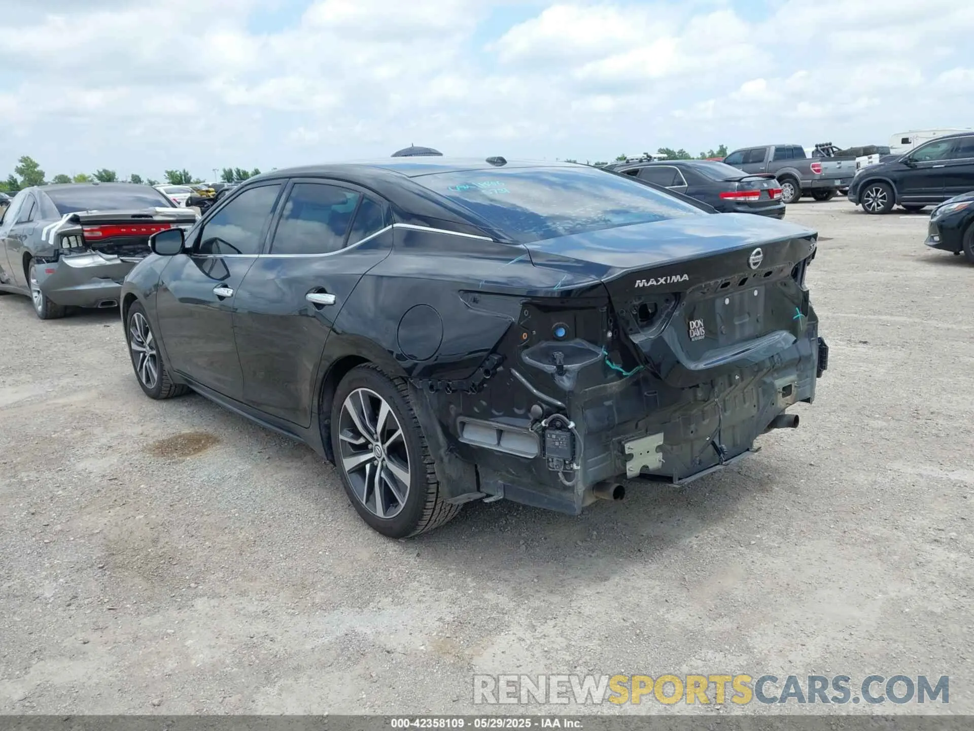 3 Photograph of a damaged car 1N4AA6CV6LC383589 NISSAN MAXIMA 2020