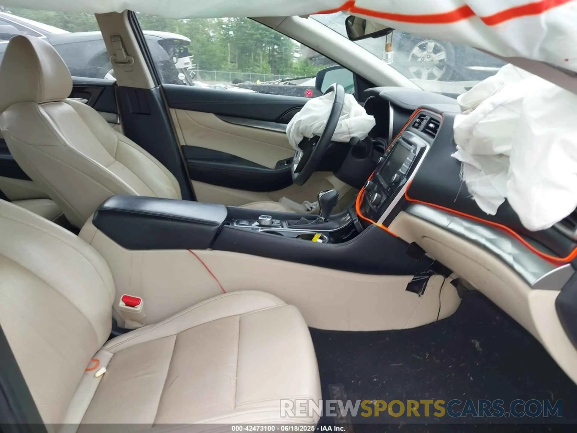 5 Photograph of a damaged car 1N4AA6CV7LC369538 NISSAN MAXIMA 2020