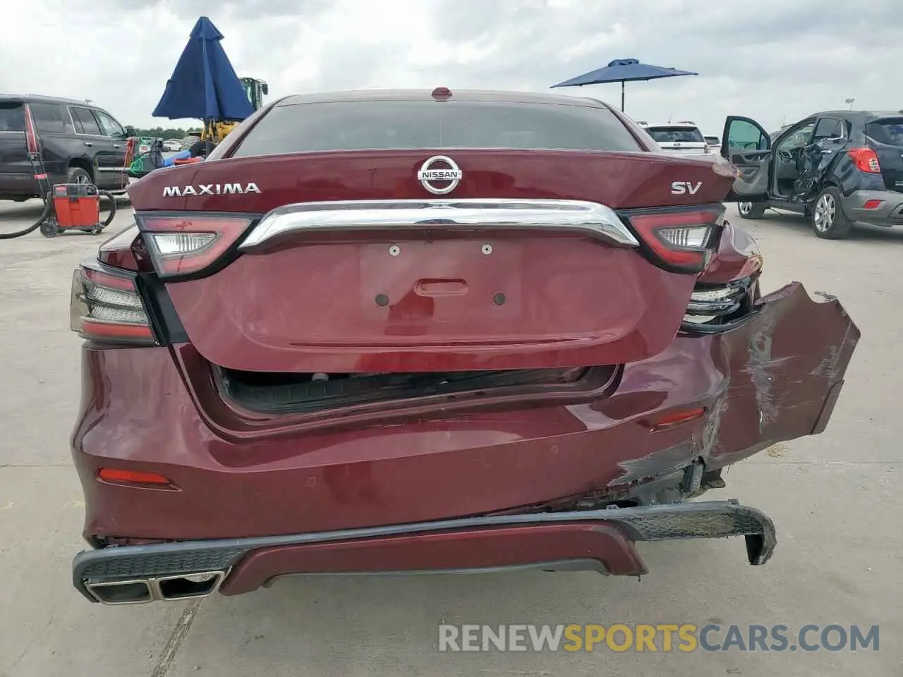 6 Photograph of a damaged car 1N4AA6CV7LC376697 NISSAN MAXIMA 2020