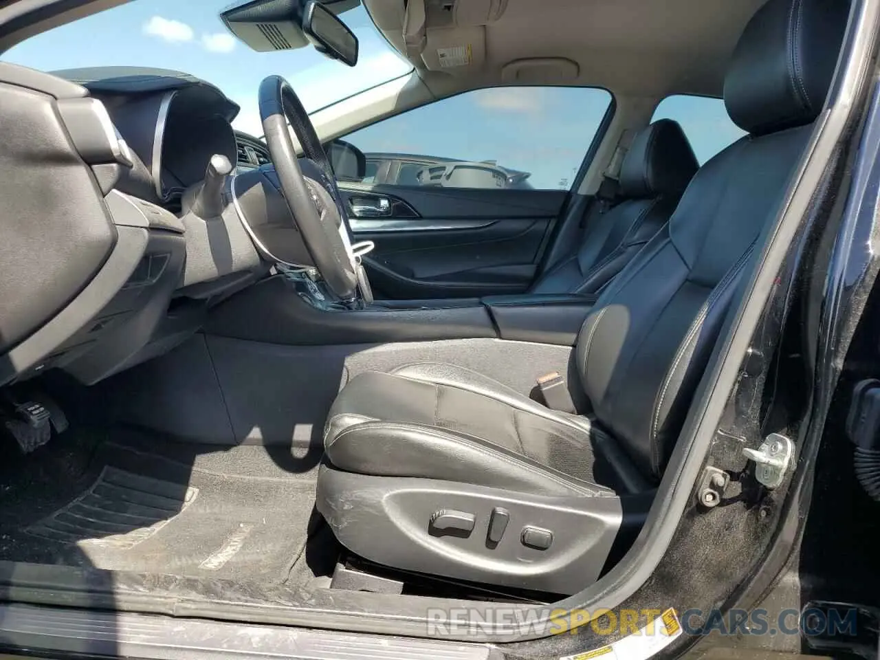 7 Photograph of a damaged car 1N4AA6CV8LC369208 NISSAN MAXIMA 2020