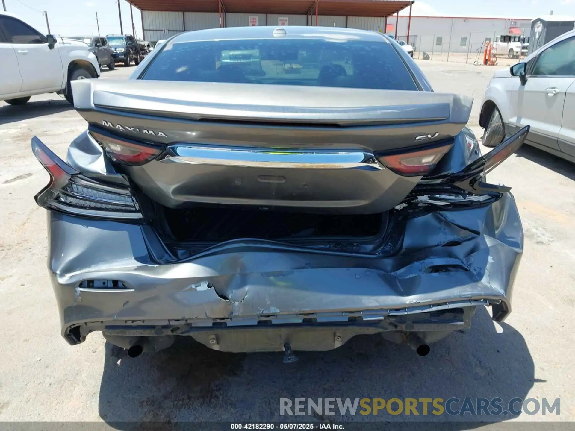 17 Photograph of a damaged car 1N4AA6CV8LC375431 NISSAN MAXIMA 2020
