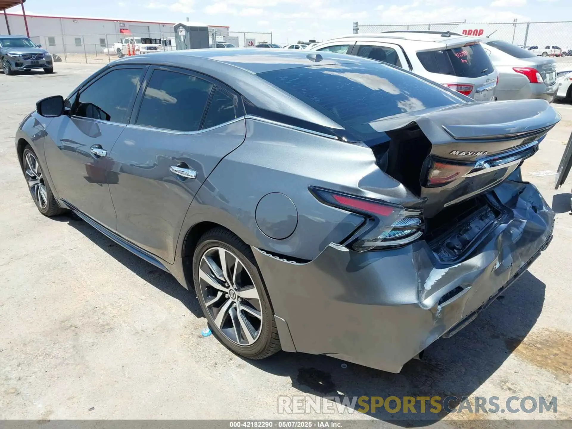 3 Photograph of a damaged car 1N4AA6CV8LC375431 NISSAN MAXIMA 2020