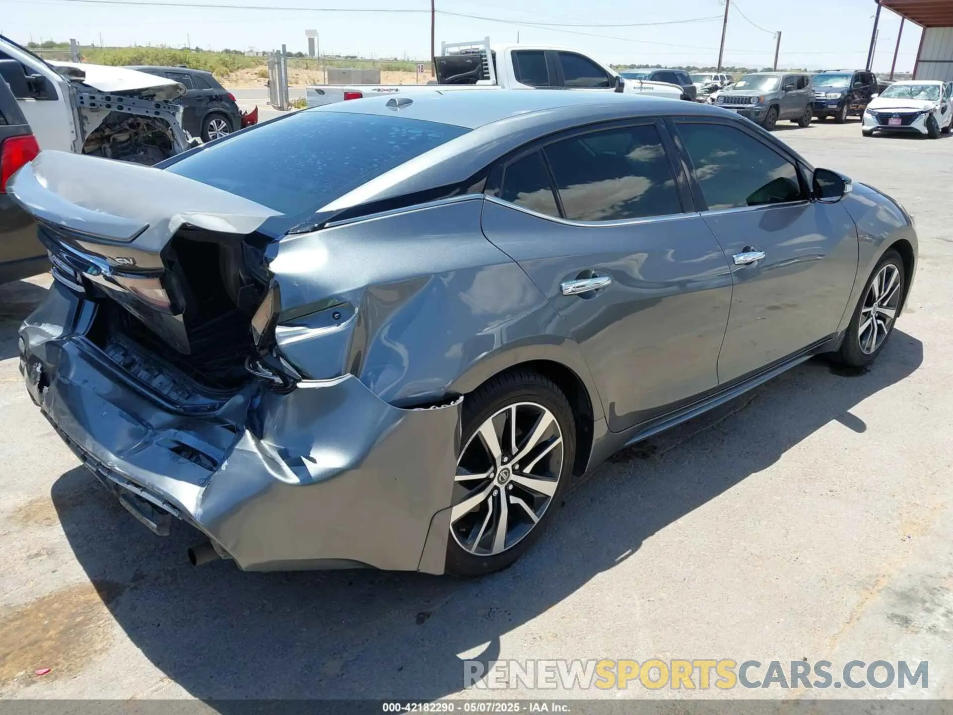 4 Photograph of a damaged car 1N4AA6CV8LC375431 NISSAN MAXIMA 2020