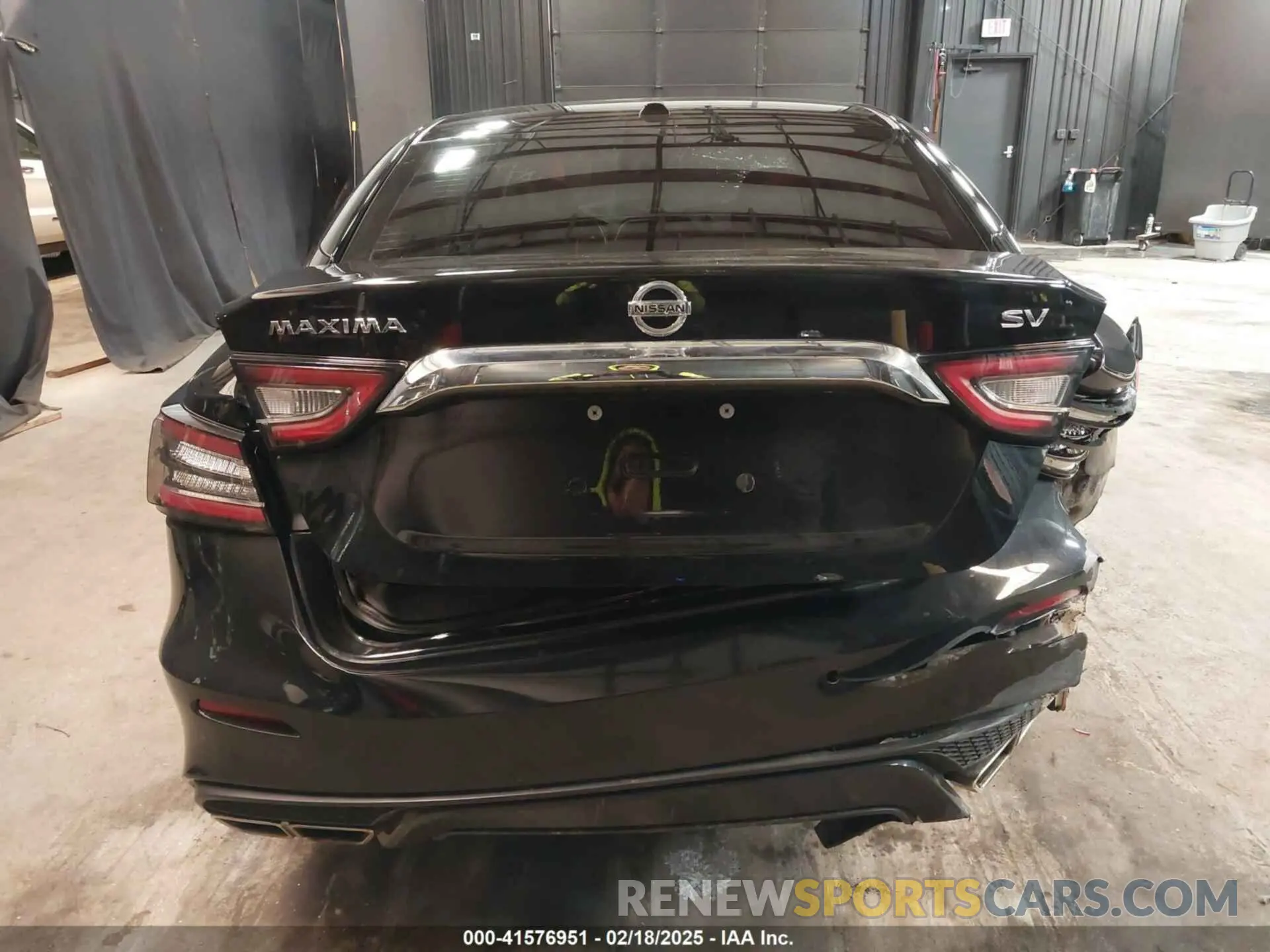 17 Photograph of a damaged car 1N4AA6CV9LC382677 NISSAN MAXIMA 2020