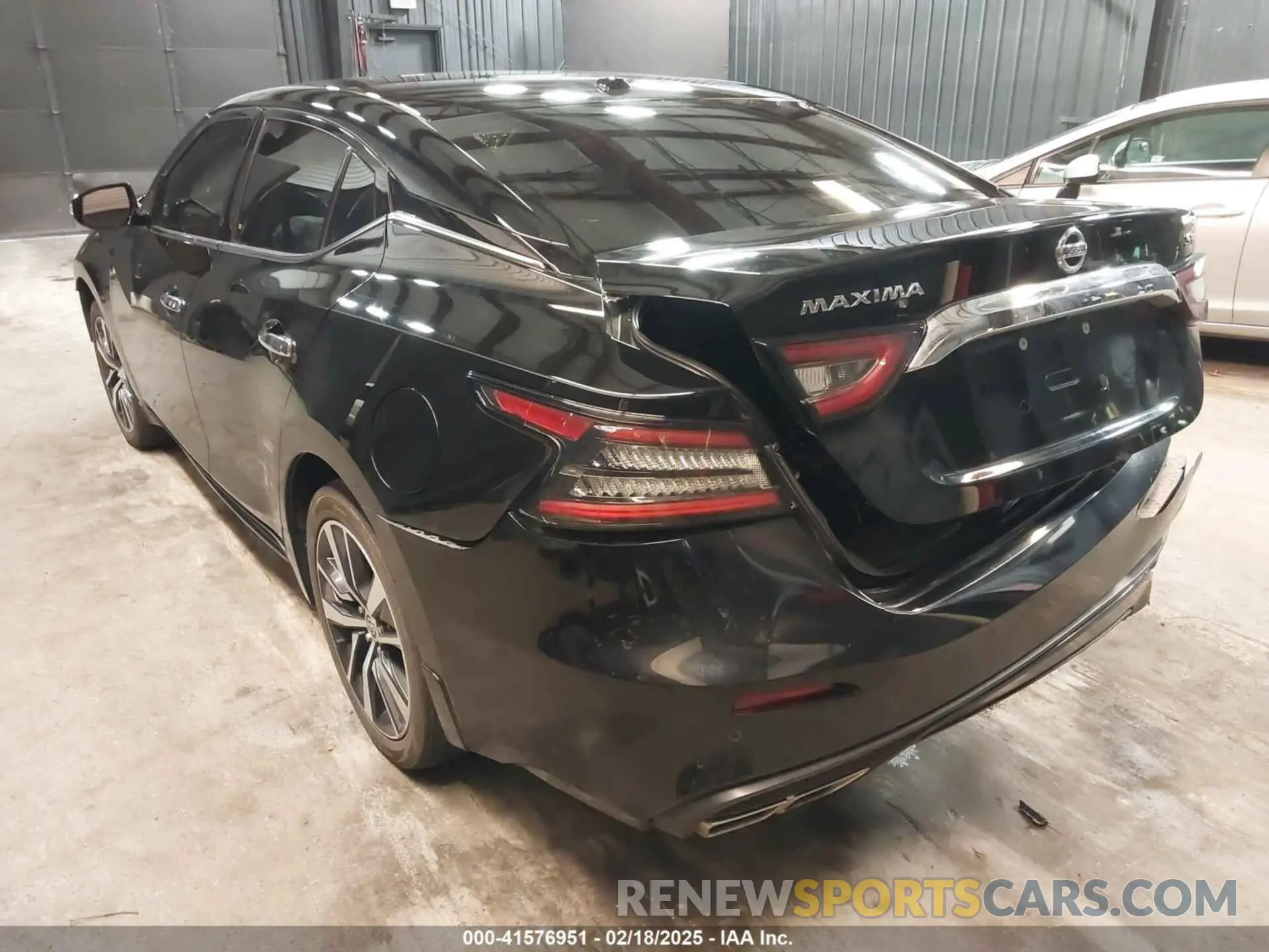 3 Photograph of a damaged car 1N4AA6CV9LC382677 NISSAN MAXIMA 2020