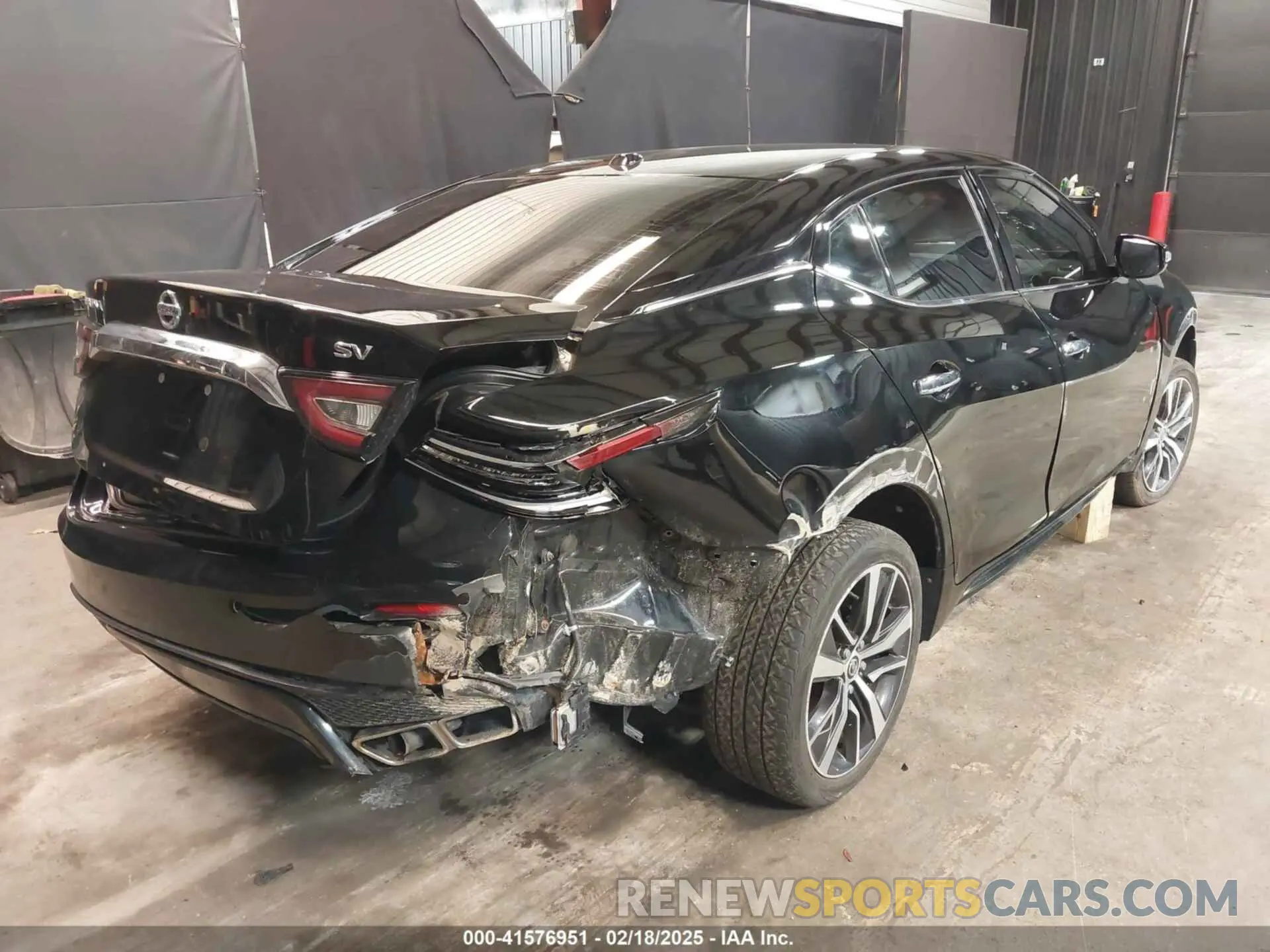 4 Photograph of a damaged car 1N4AA6CV9LC382677 NISSAN MAXIMA 2020