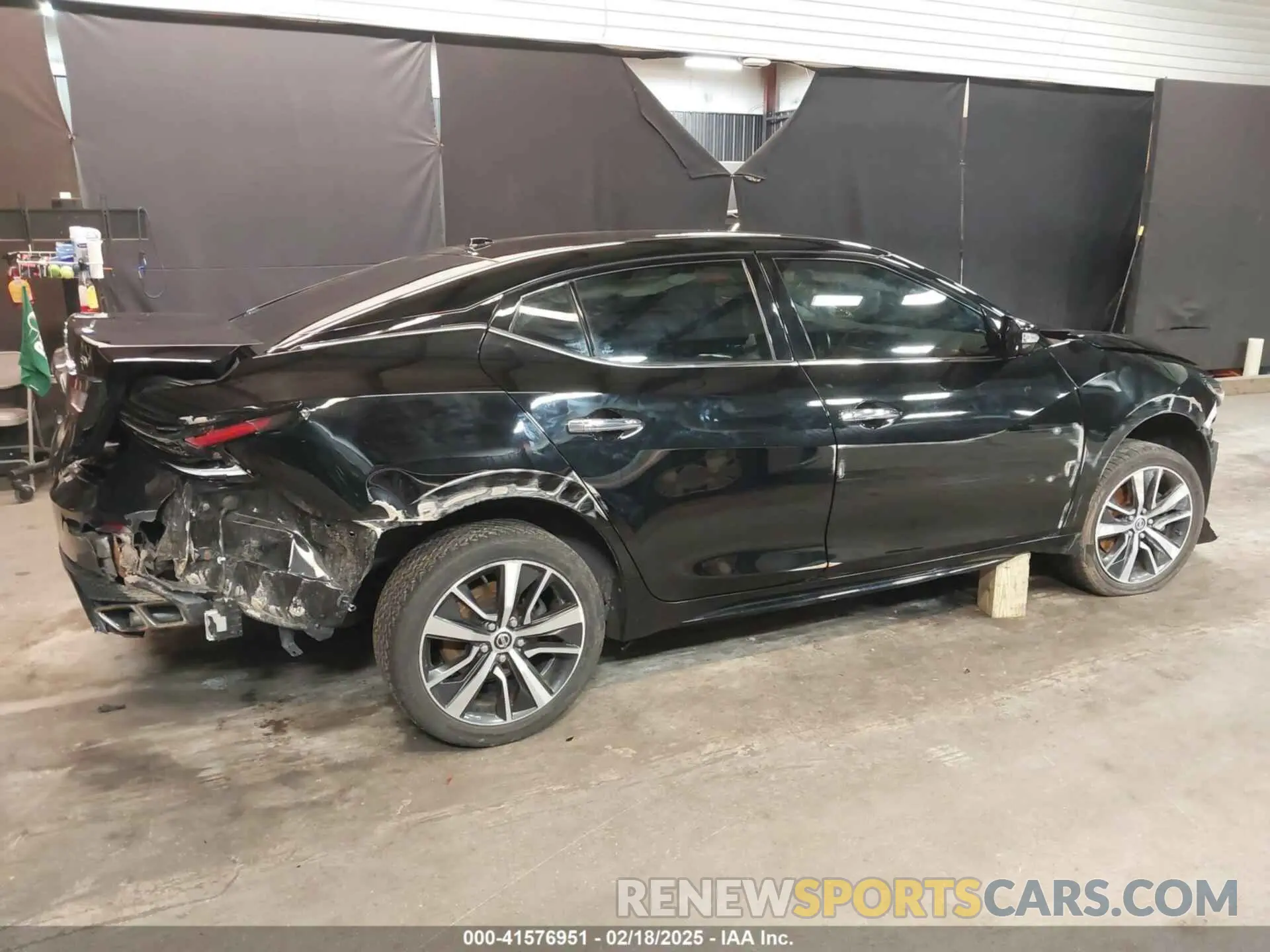 6 Photograph of a damaged car 1N4AA6CV9LC382677 NISSAN MAXIMA 2020
