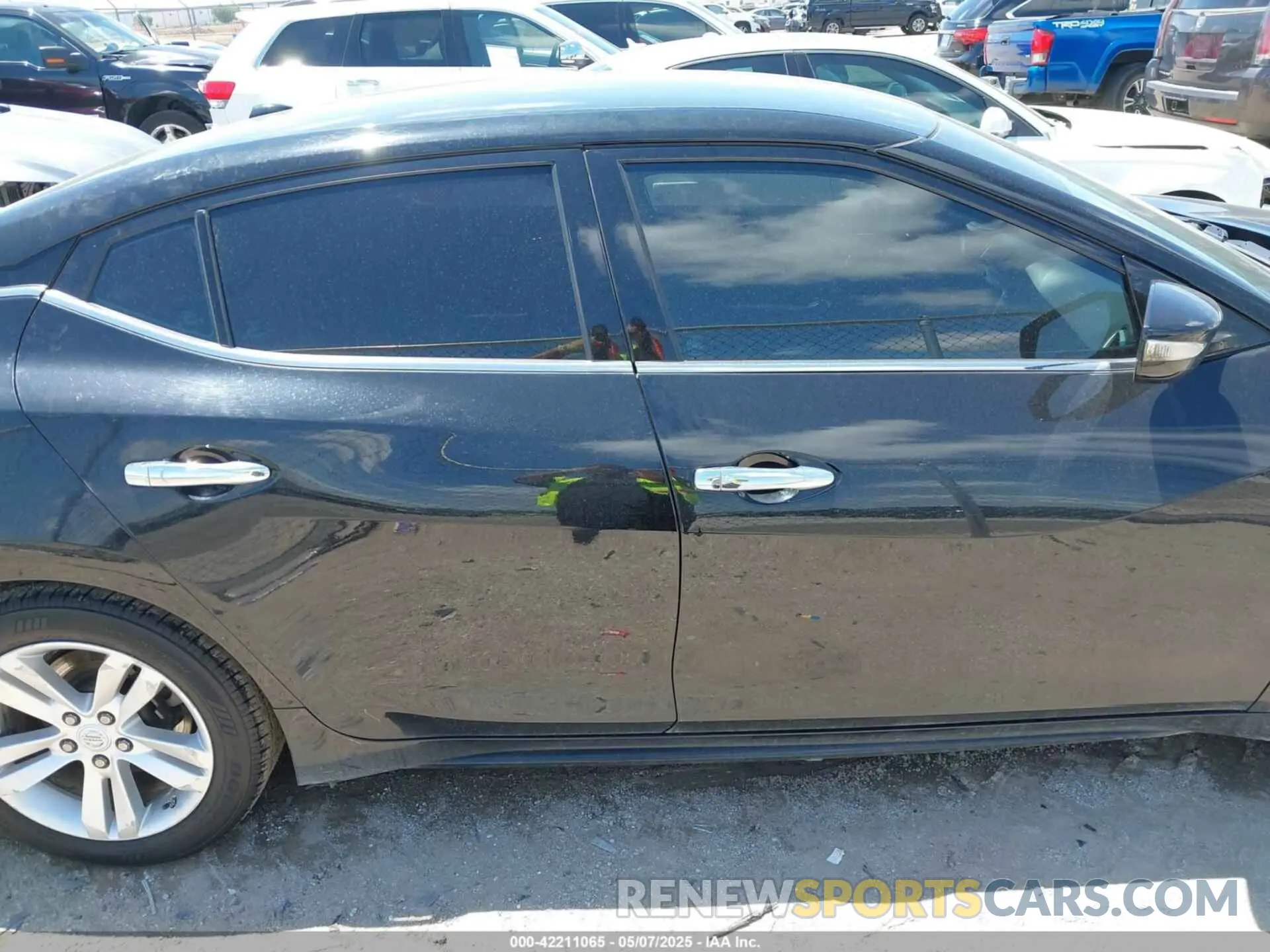 14 Photograph of a damaged car 1N4AA6CVXLC369906 NISSAN MAXIMA 2020